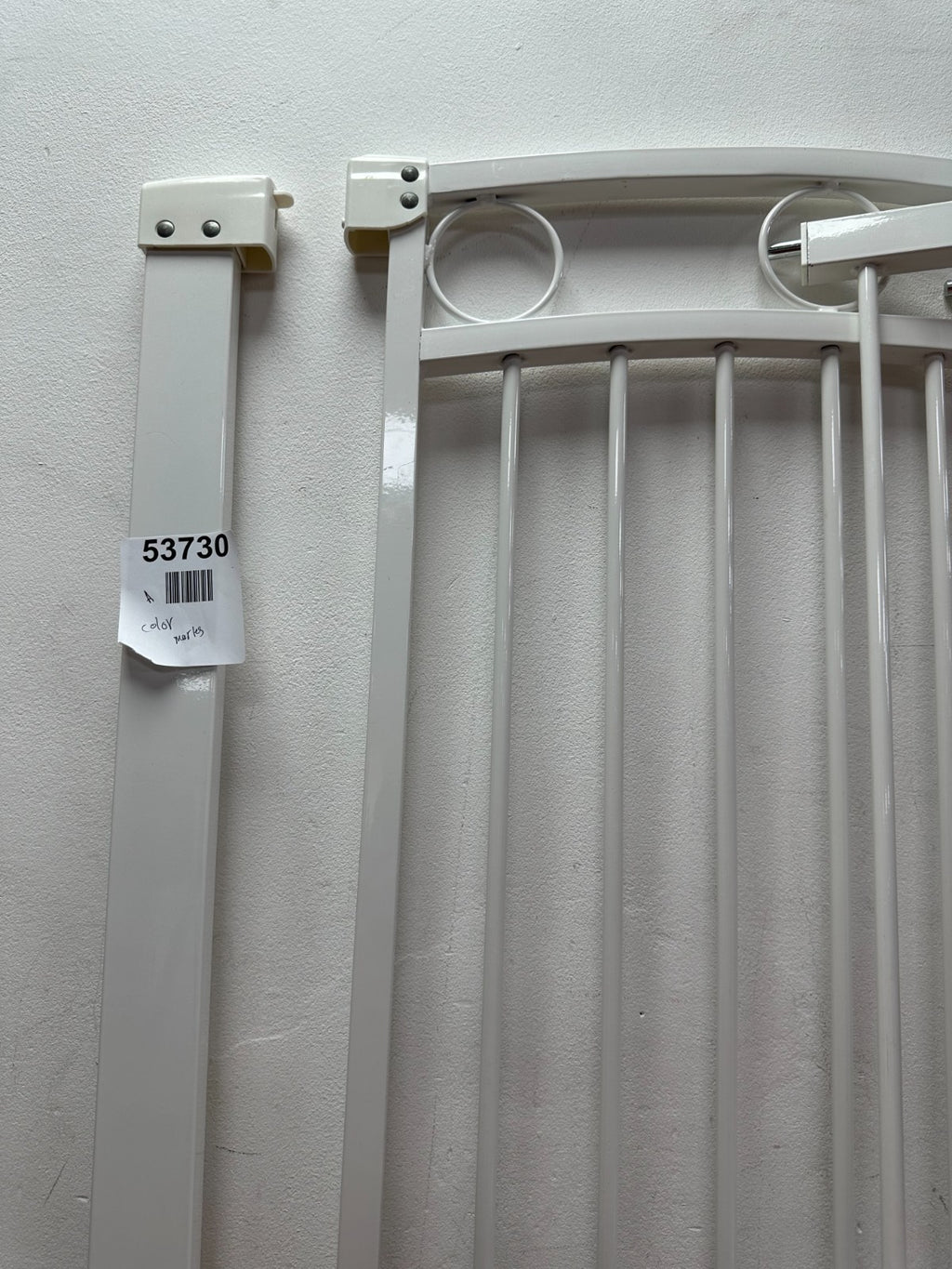 Pawhut 006-242V12WT stair gate- Color marks