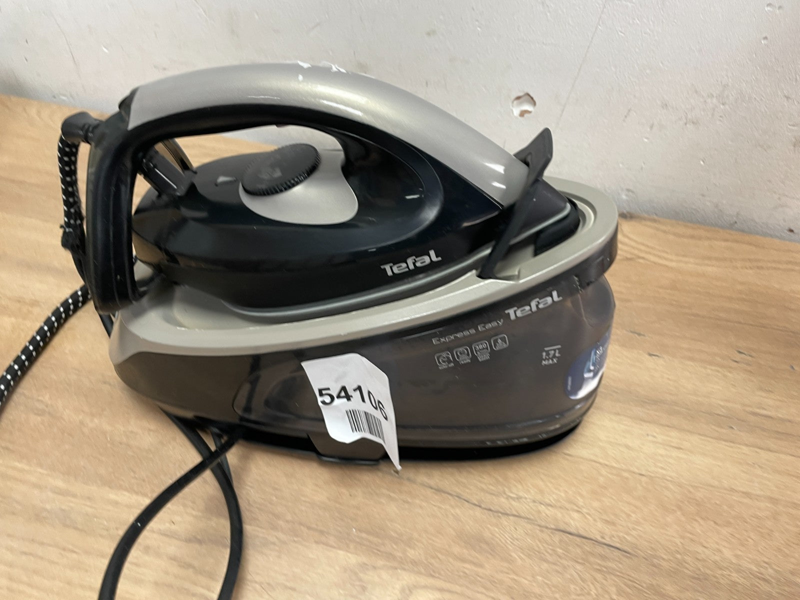 Tefal Express Easy SV6140 Steam Generator Iron - Black & Steel Grey — Used (photo 2)