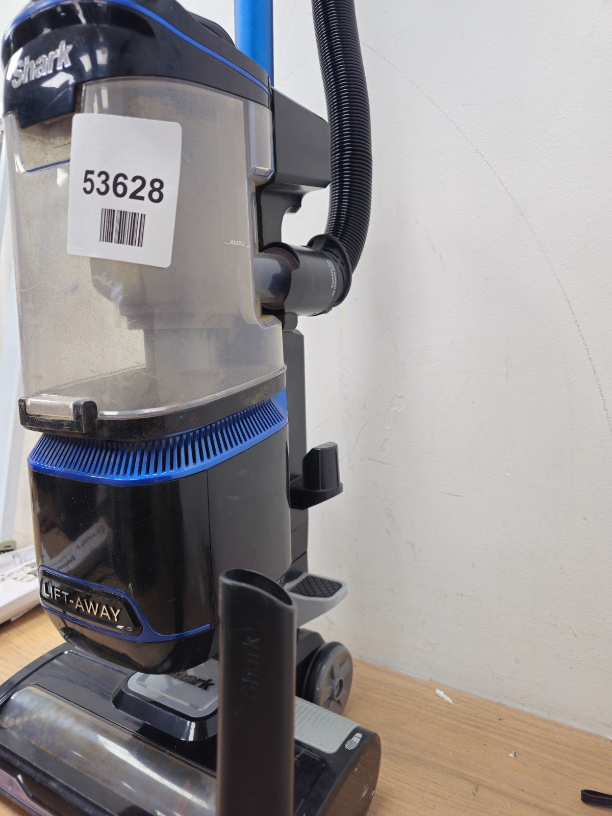 Shark NV602UK Lift-Away Upright Vacuum Cleaner - Black/Blue