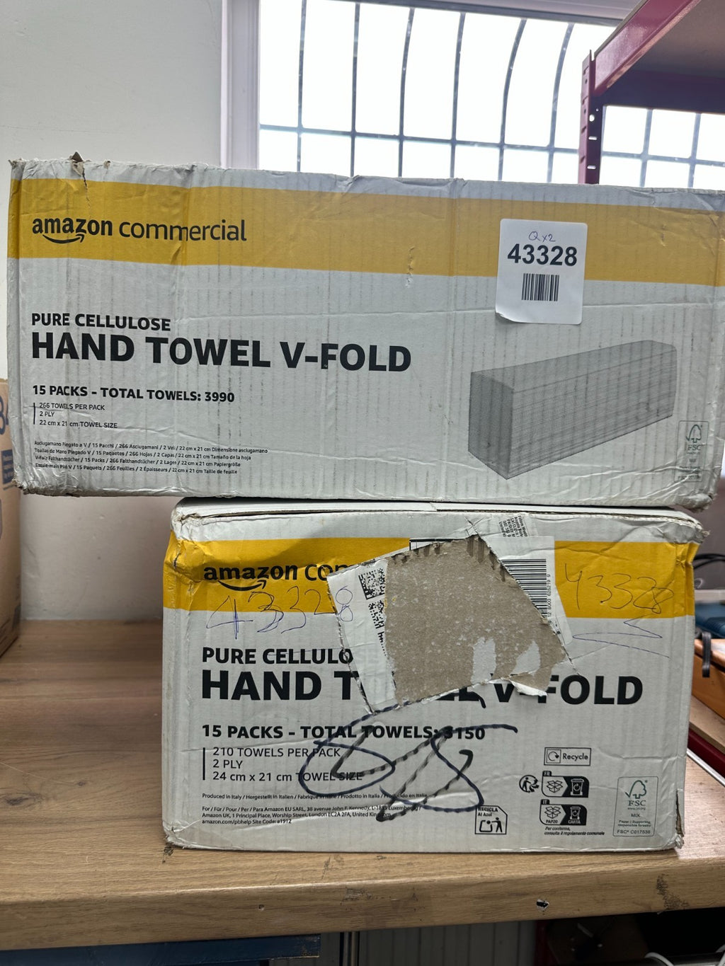 AmazonCommercial Singlefold (V-Fold / ZZ-Fold) Paper Hand Towels, 2-ply Cellulos