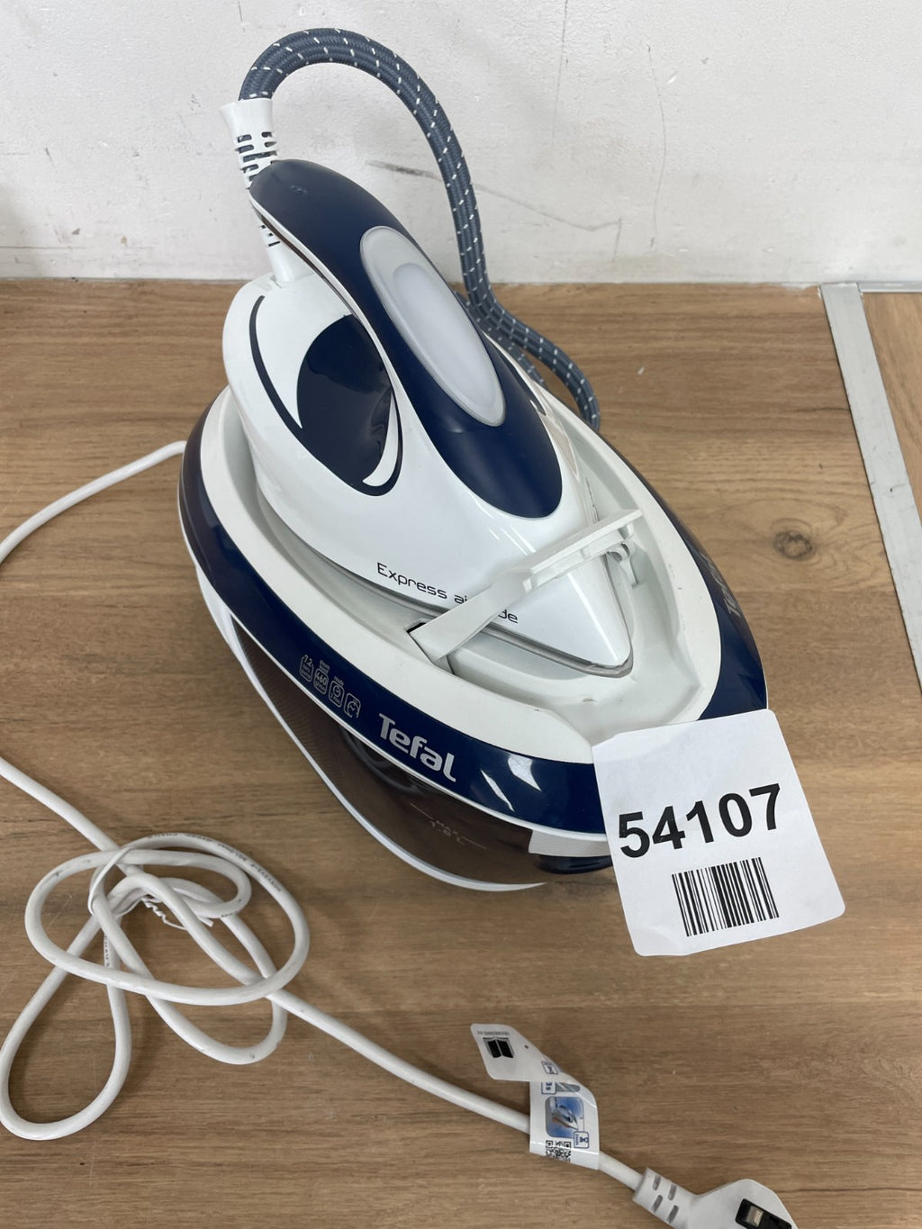 Tefal Express Airglide SV8022 Steam Generator Iron White/Blue — Used (photo 2)