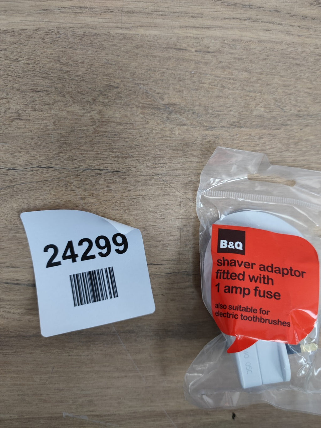 B&Q Shaver socket White