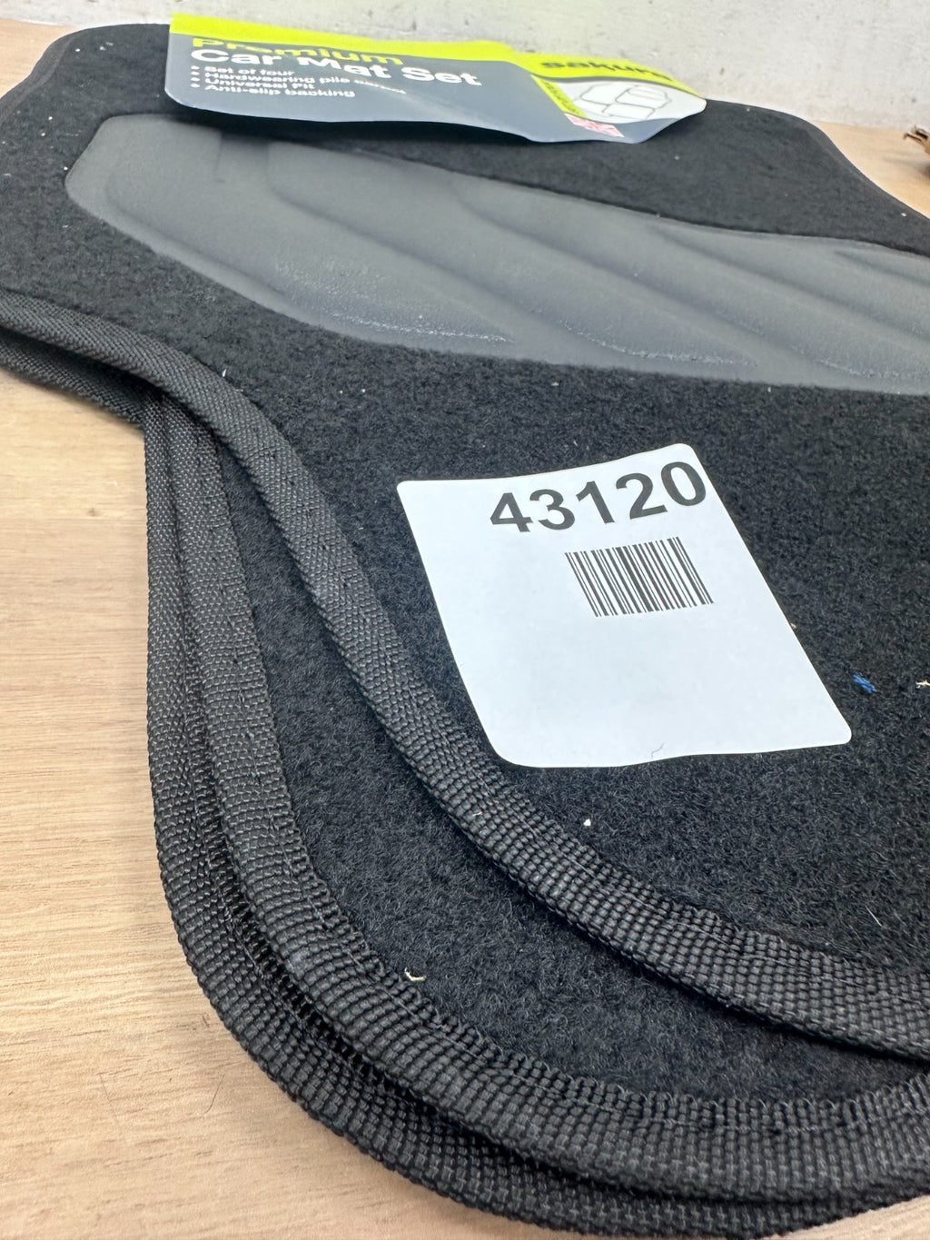 Sakura Premium Car Mat Set Black & Red