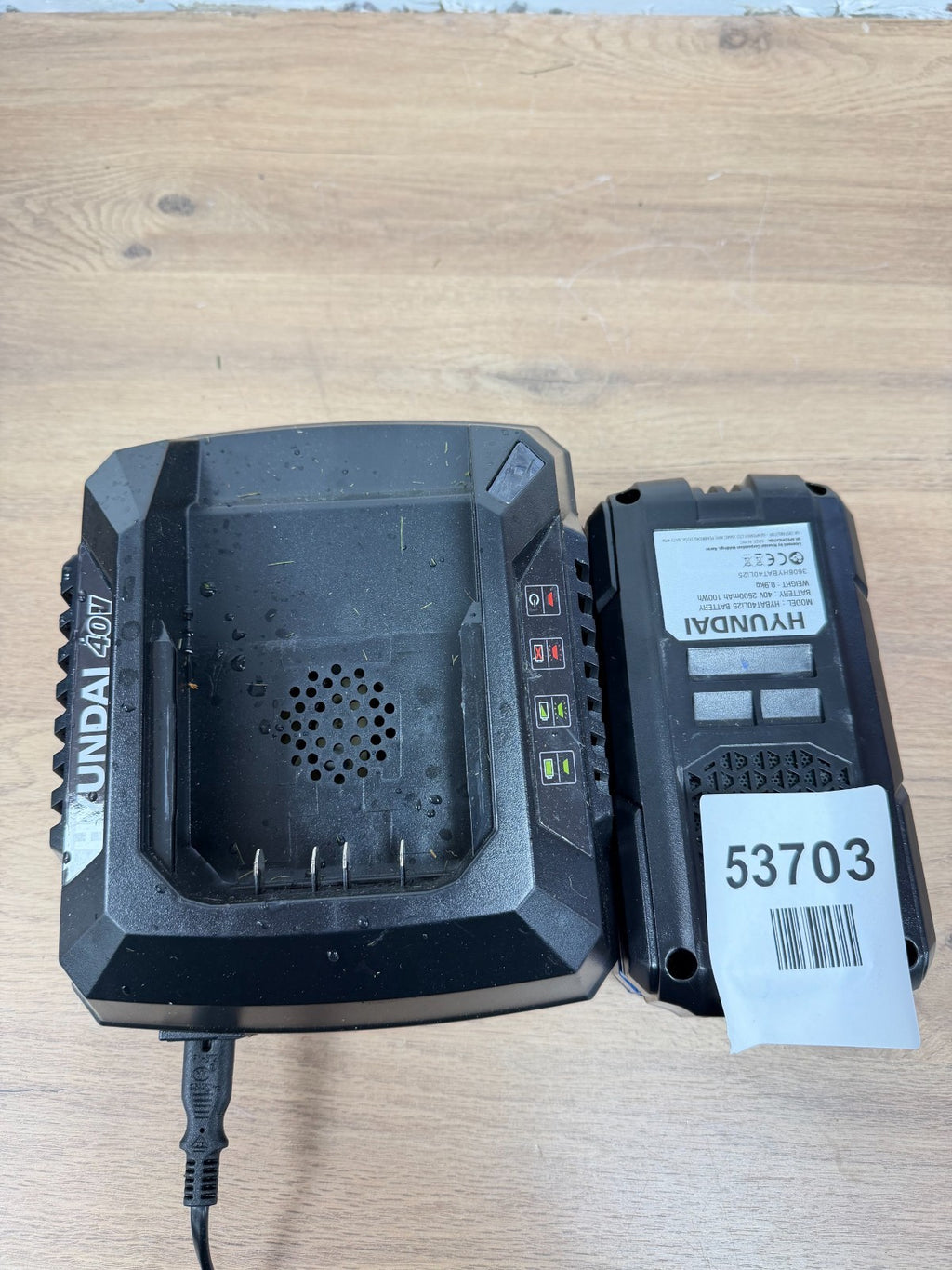 Hyundai HYBAT40Li25 Lithium-Ion Battery 40V 2.5Ah battery and charger