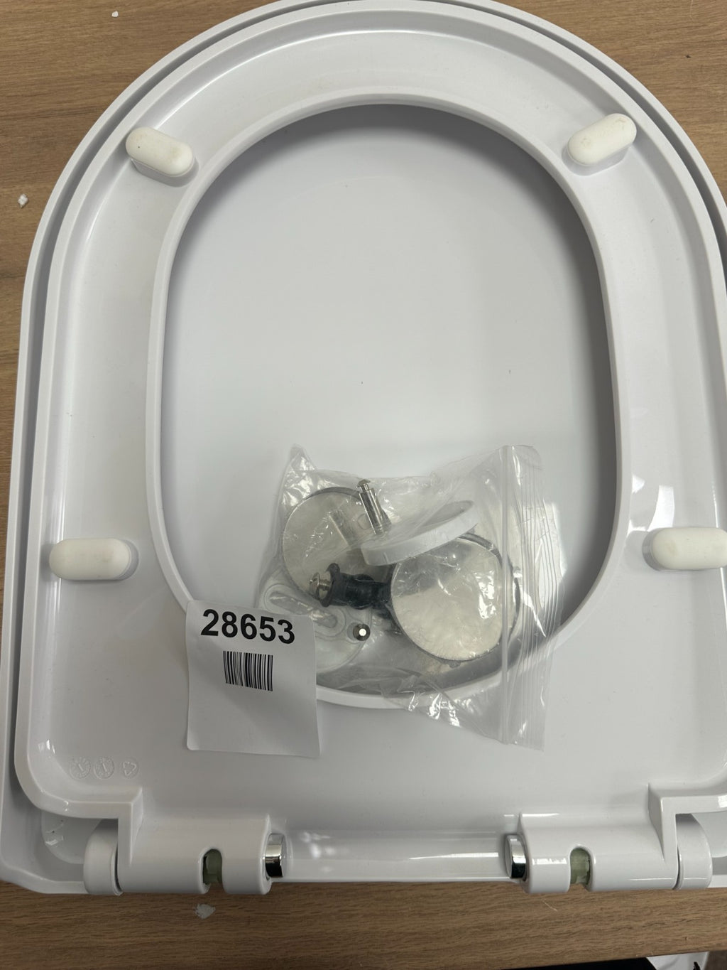 Vivo Soft Close Toilet Seat - Scratched