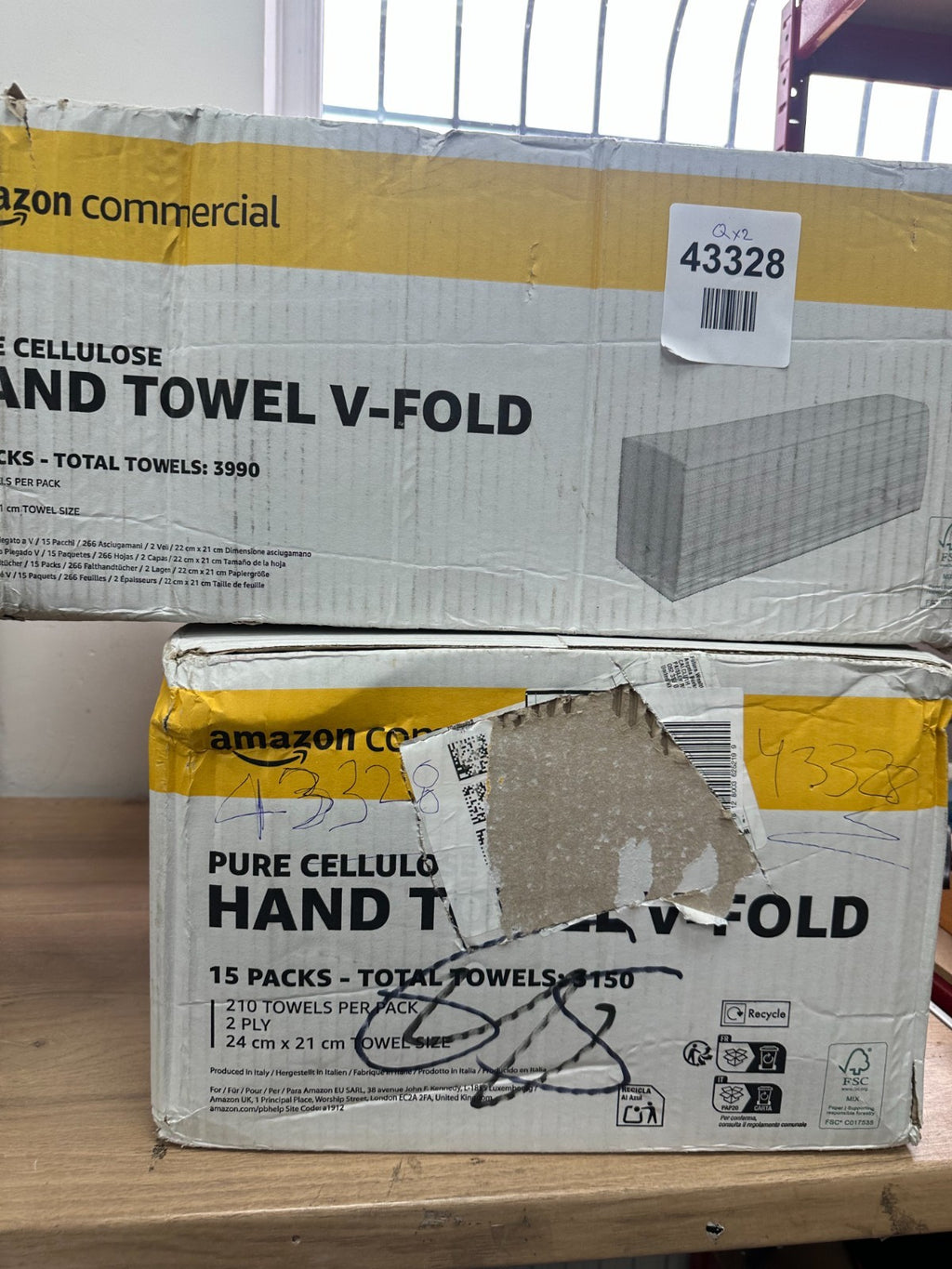 AmazonCommercial Singlefold (V-Fold / ZZ-Fold) Paper Hand Towels, 2-ply Cellulos