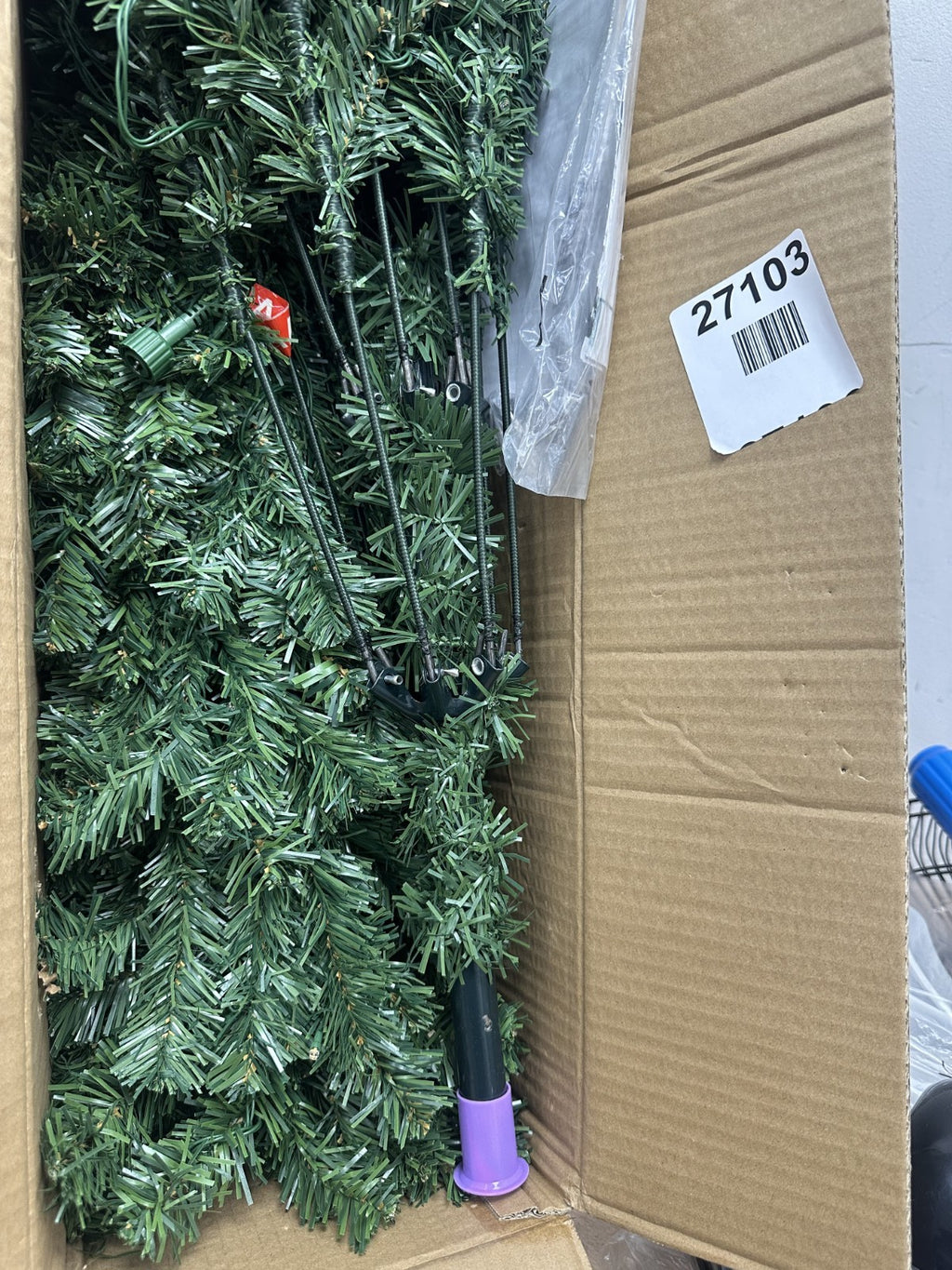Habitat 8587154 Pre-Lighted Tree 6ft - Green — New (other) (photo 2)