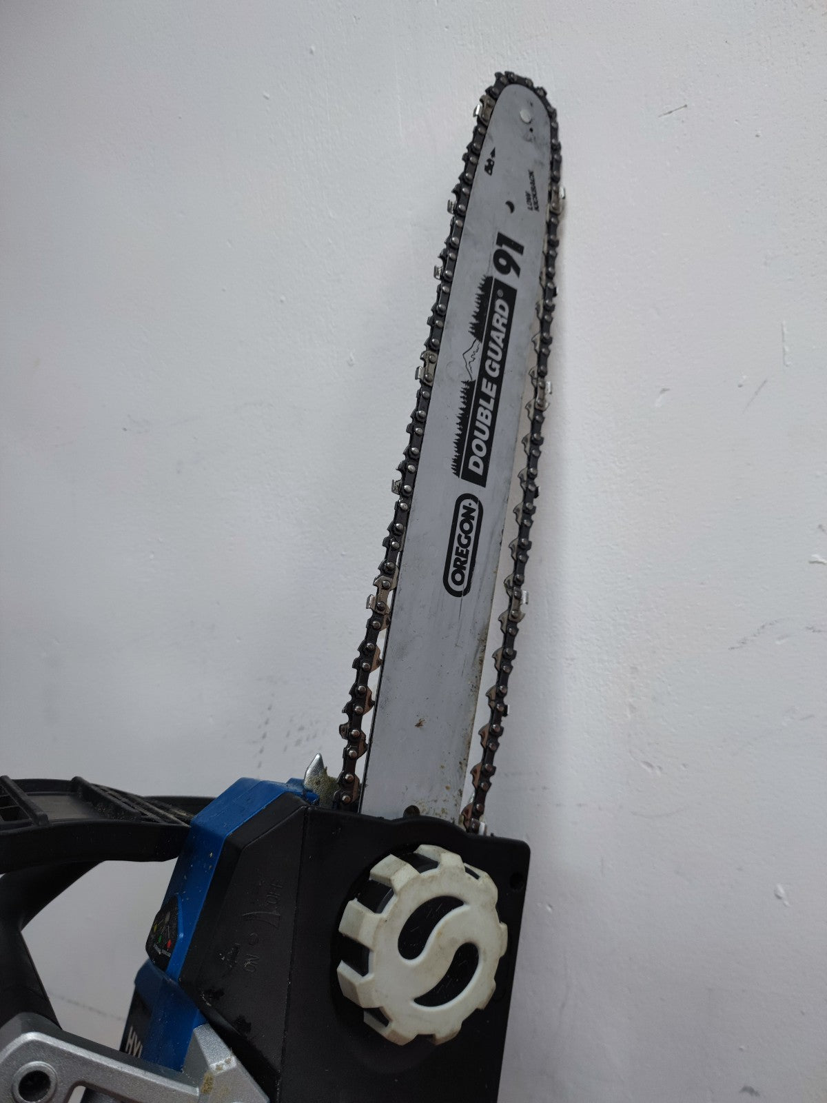 Hyundai HYC2400E 2400W Chainsaw - Read Description — Used (photo 3)