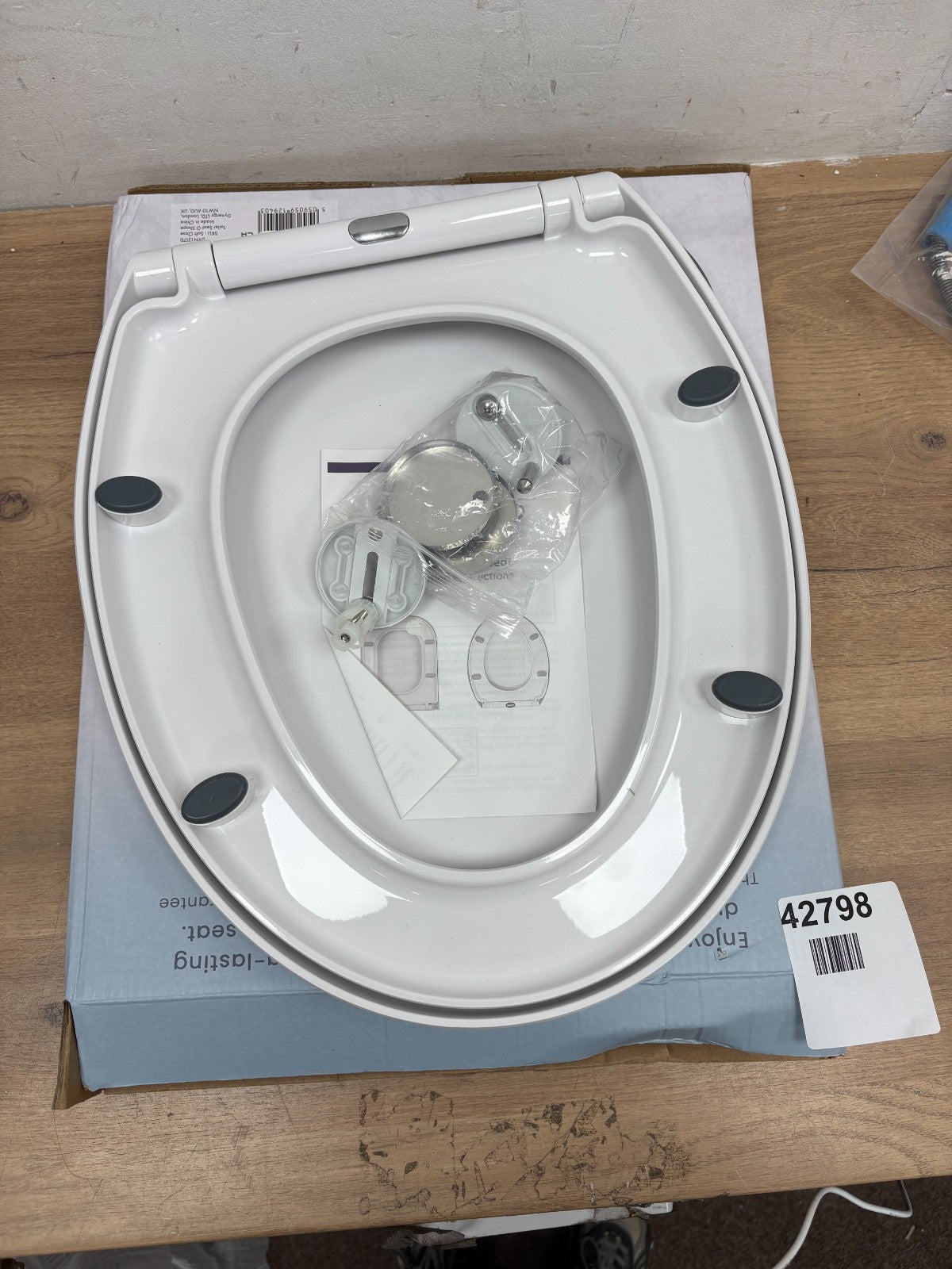 Toilet seat white plastic