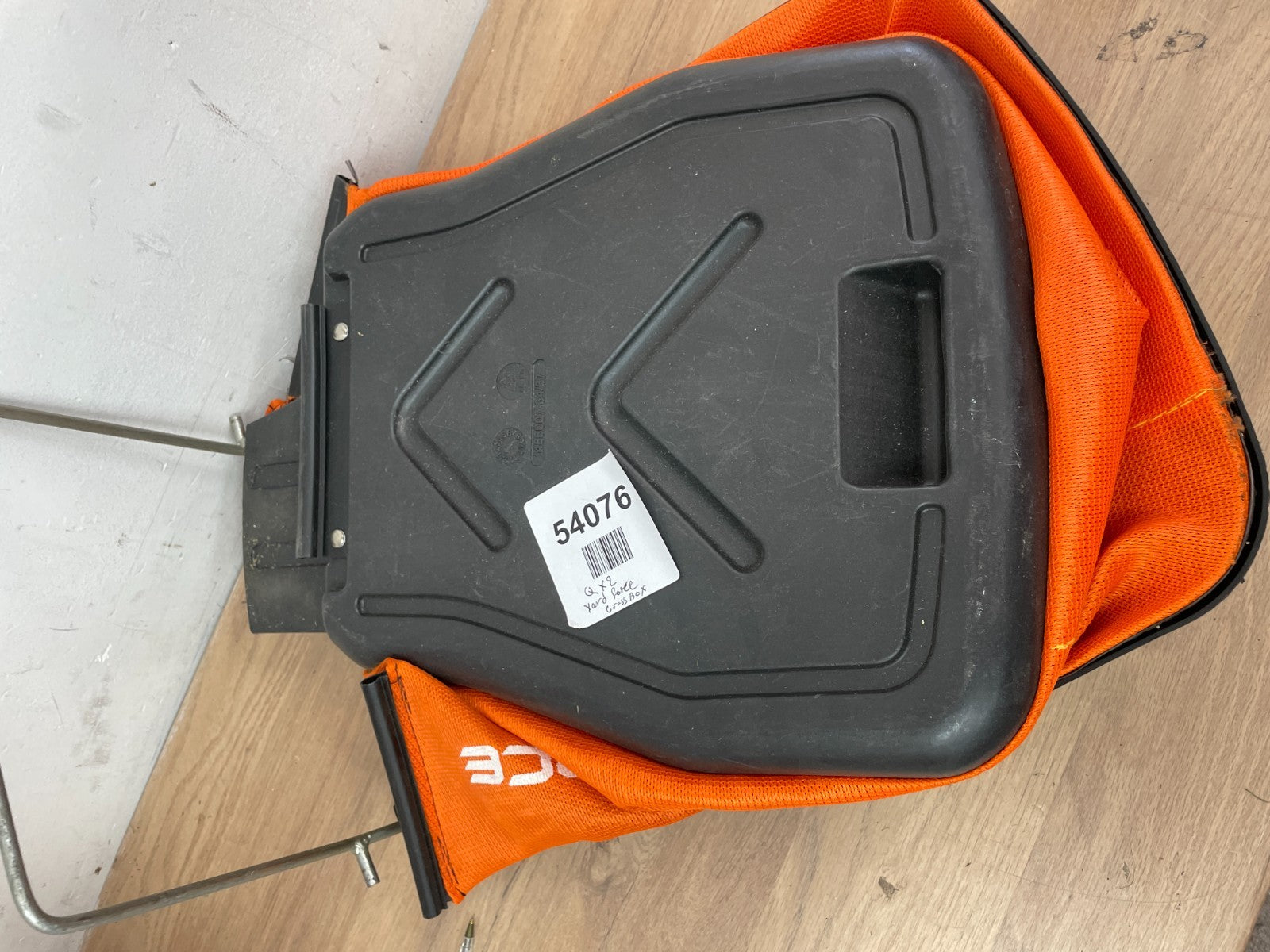 Yard Force lawn mower 30L Grass Collection Bag — Used (photo 2)