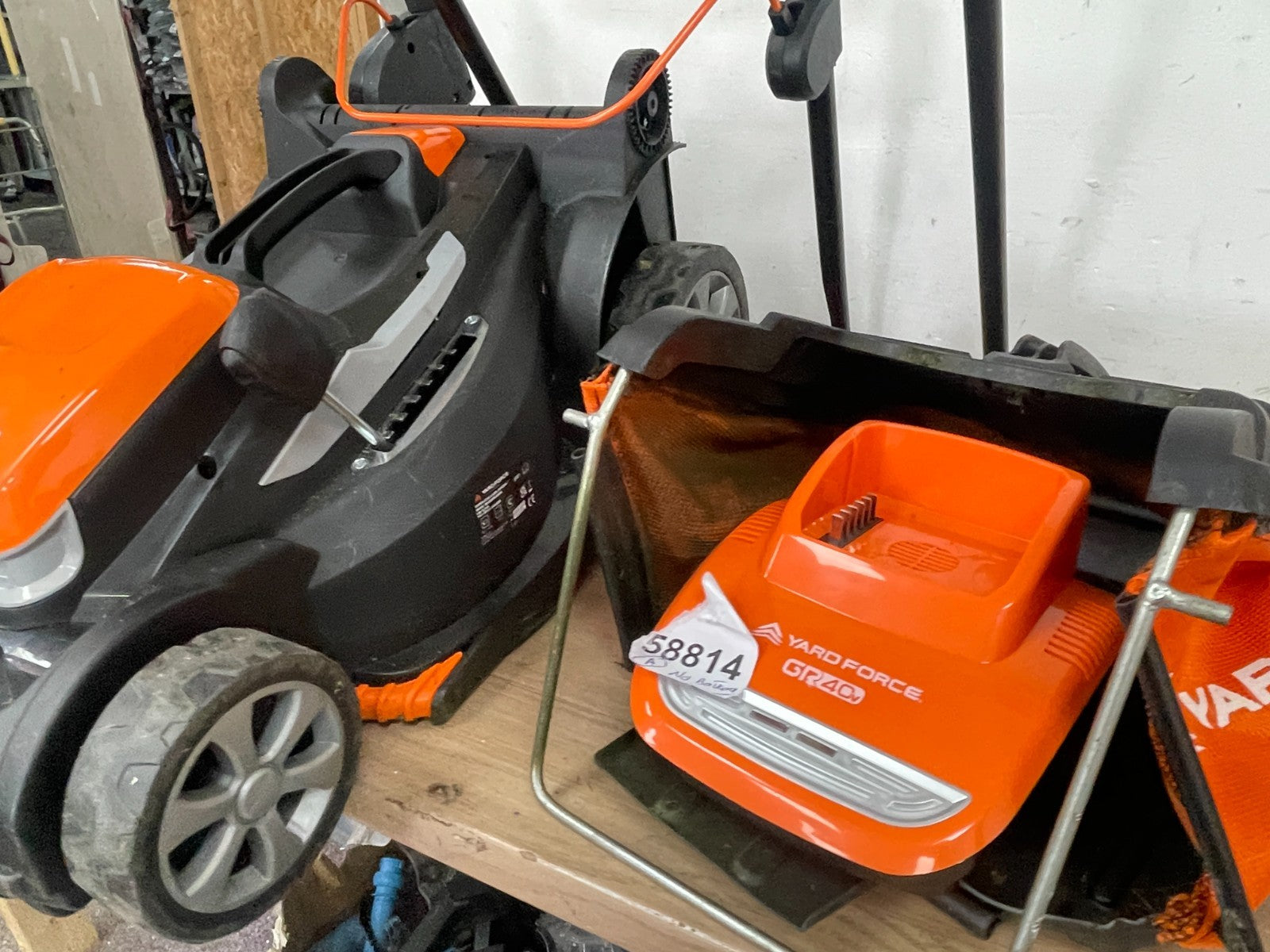 Yard force 40v cordless lawnmower battery quick charger LM G34A- No battery — Used (photo 2)