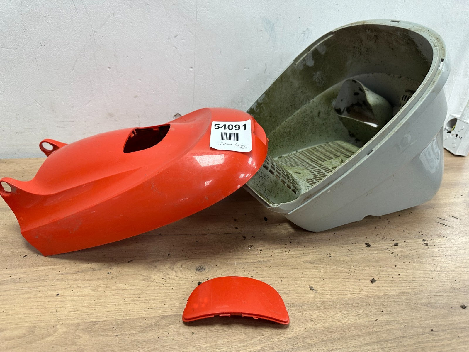 Flymo Easiglide300 grass box replacement — Used (photo 3)