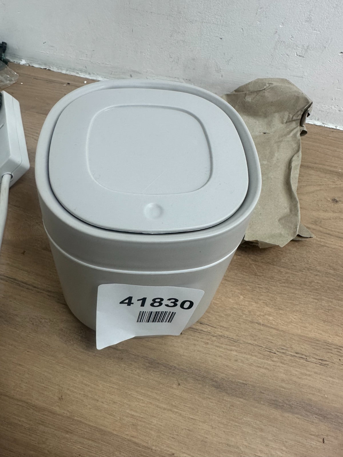 Plastic Mini Trash Can with Lid