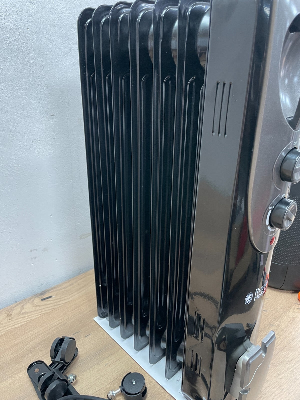 Russell Hobbs Air Treatment RHOFR7004B 7 Fin Radiator 1500 Watt Oil Filled