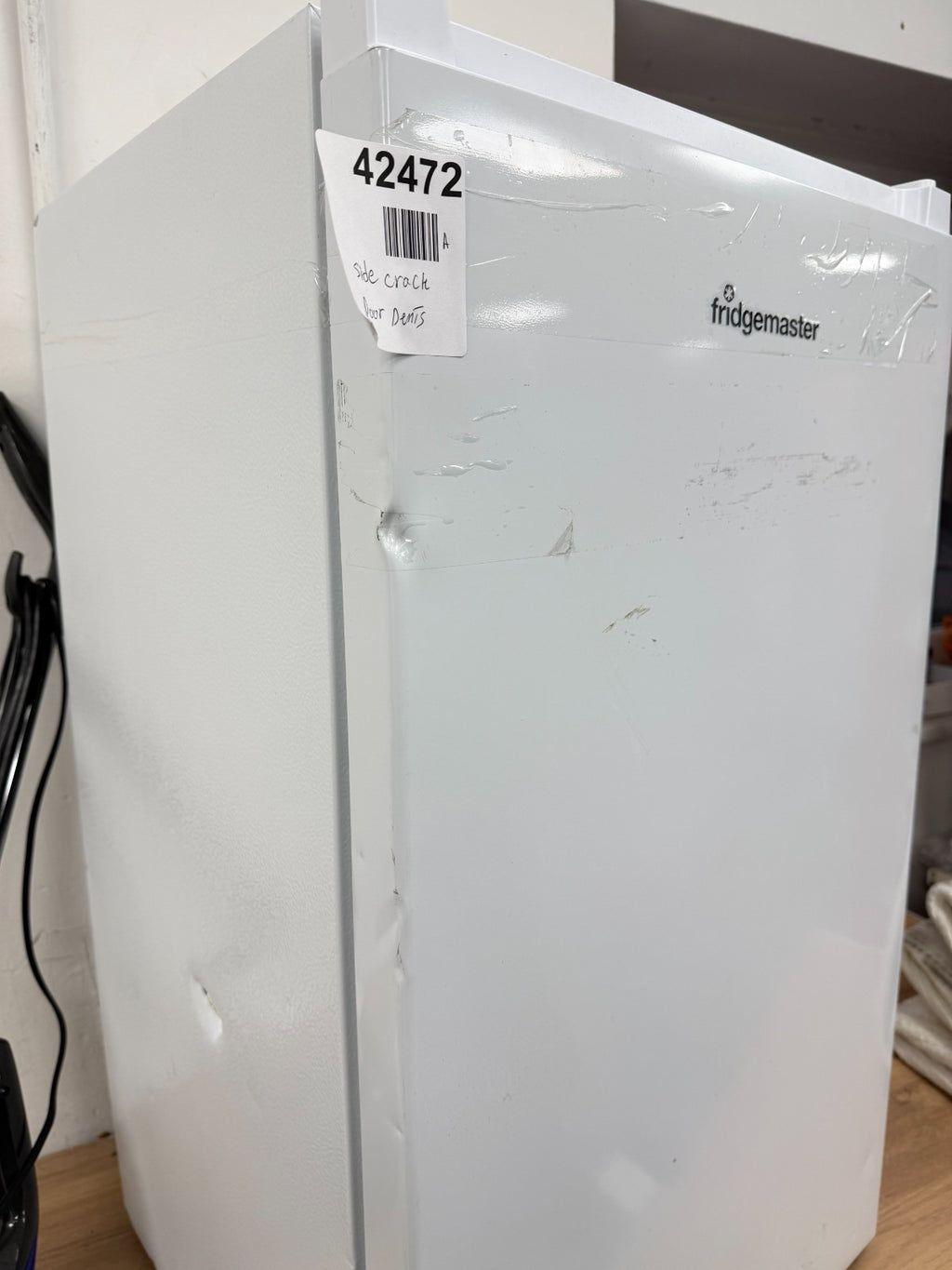 Fridgemaster 32KHS315420- side cracks and dents