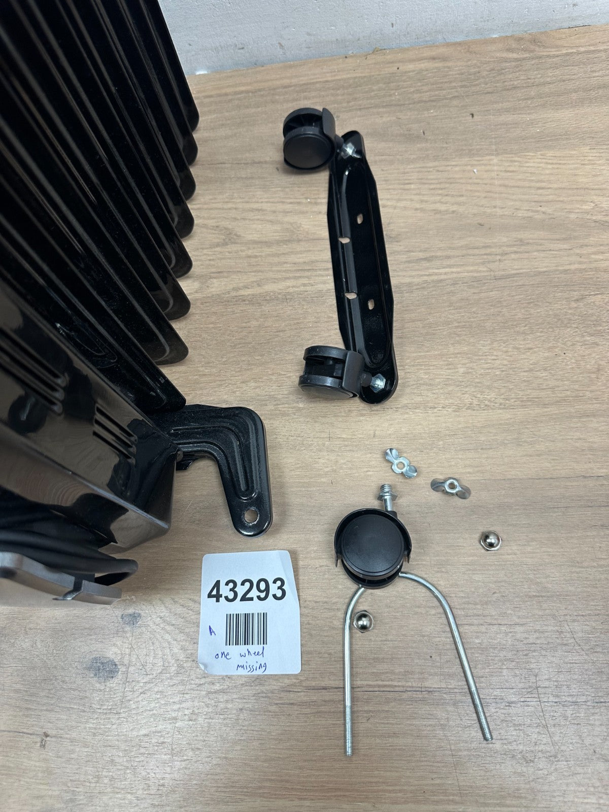 Russell Hobbs RHOFR5002B 2000W 9 Fin Oil Filled Radiator - 1 wheel missing