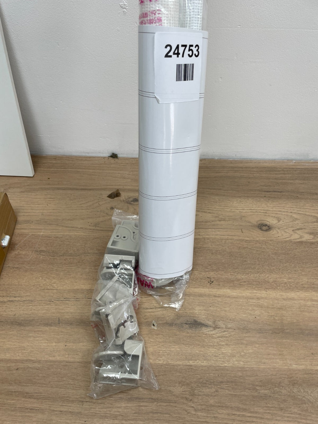 Dream baby retractable gate white G8201BB - Read Description