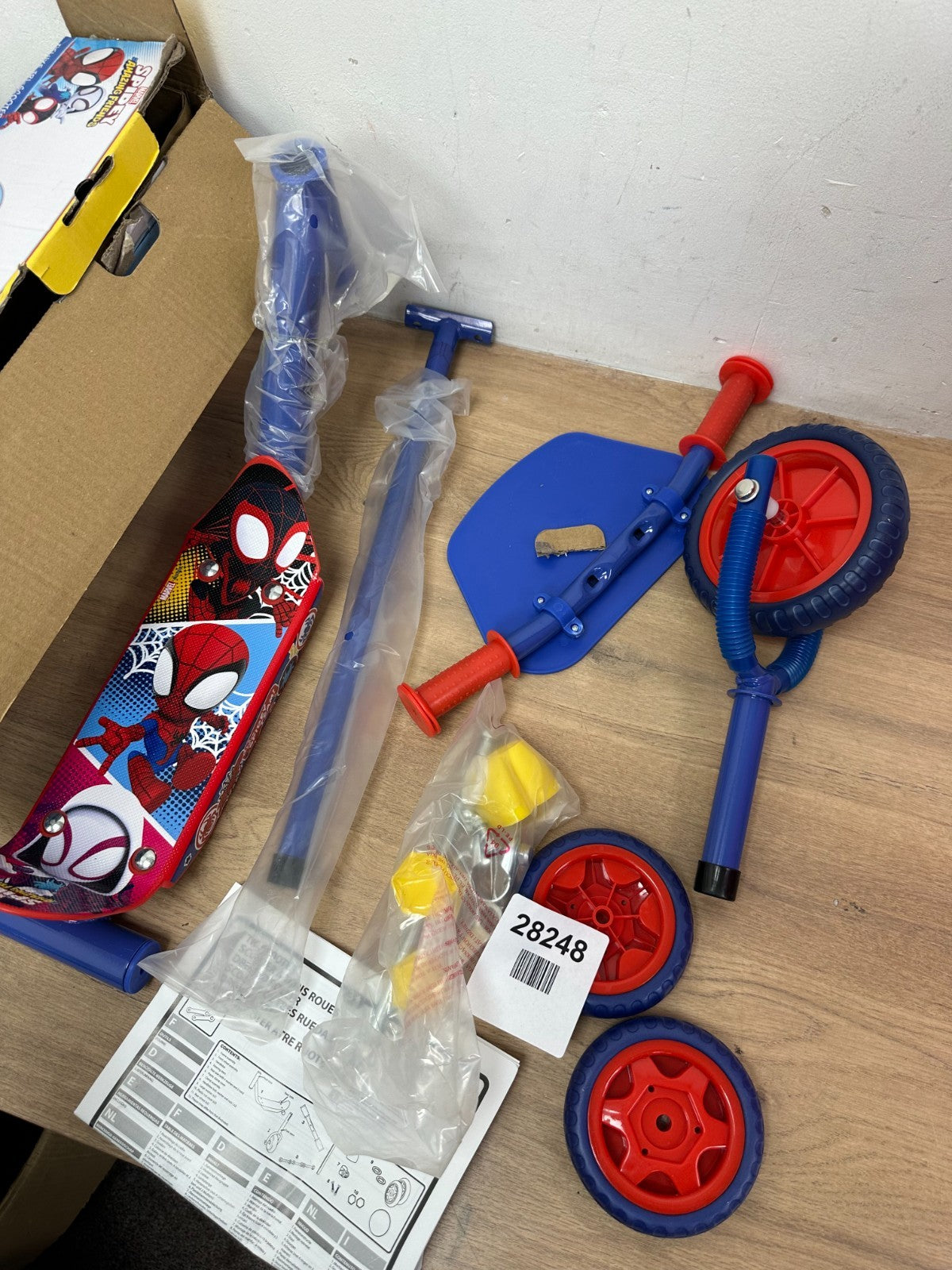 marvel spidey and his amazing friends Deluxe Tri-scooter