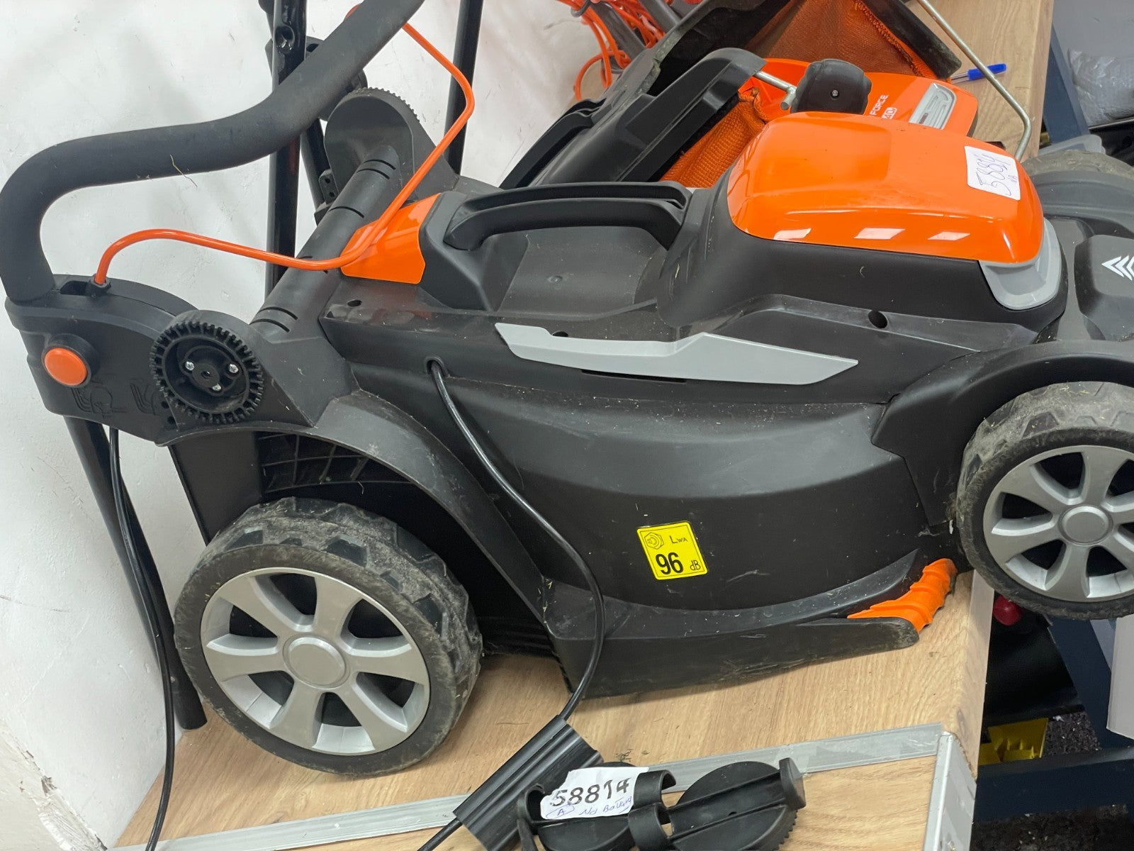 Yard force 40v cordless lawnmower battery quick charger LM G34A- No battery — Used (photo 5)