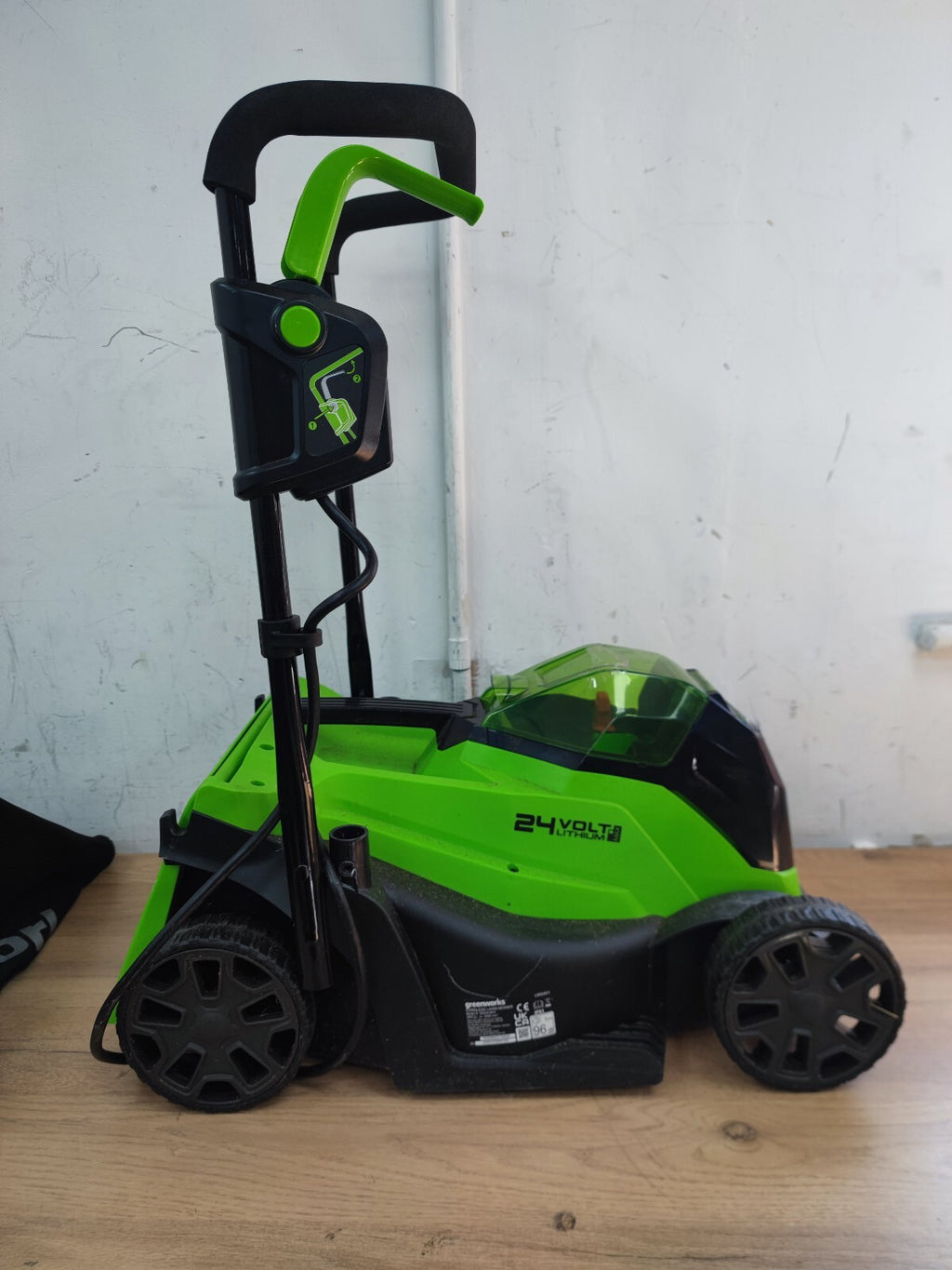 Greenworks GD24LM33 Lawn Mower 24V 33cm - Read Description