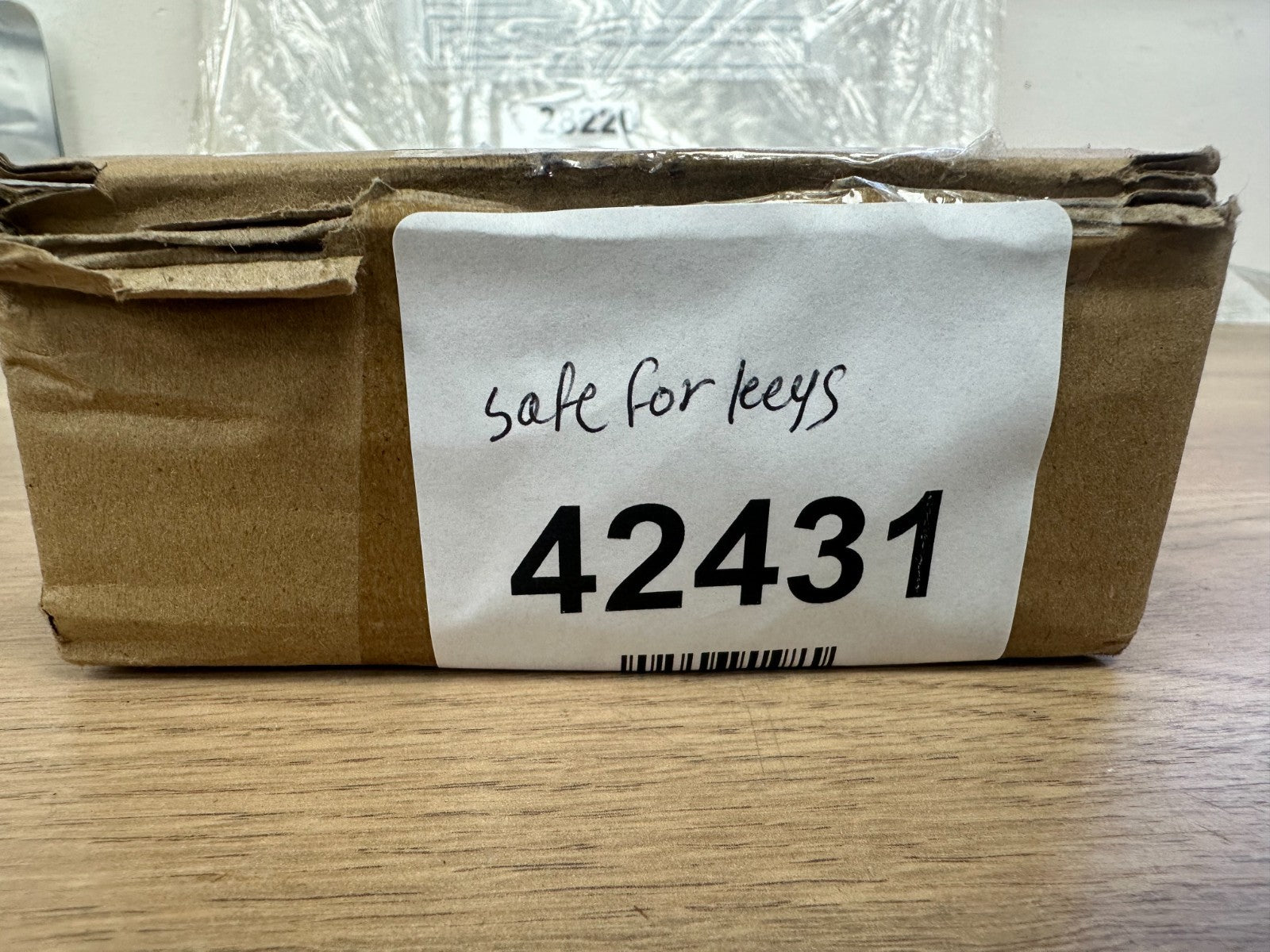 Key Box Key Lock Box Wall Mount 4-Digit Combination Waterproof Lockbox Key Safe