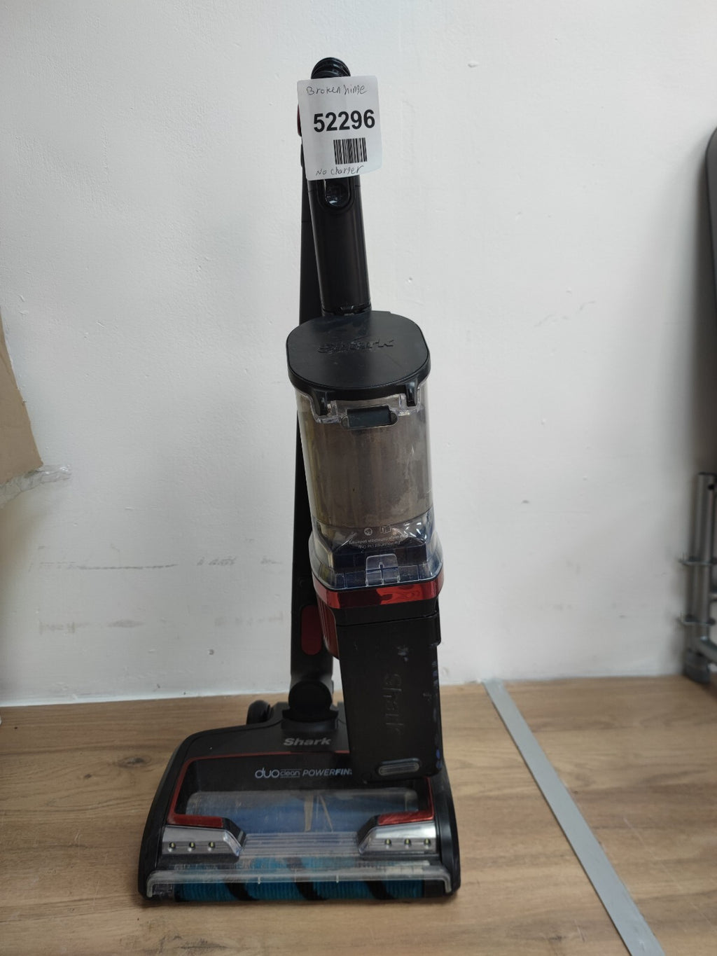 Shark IZ300UK Black Stick Vacuum Cleaner