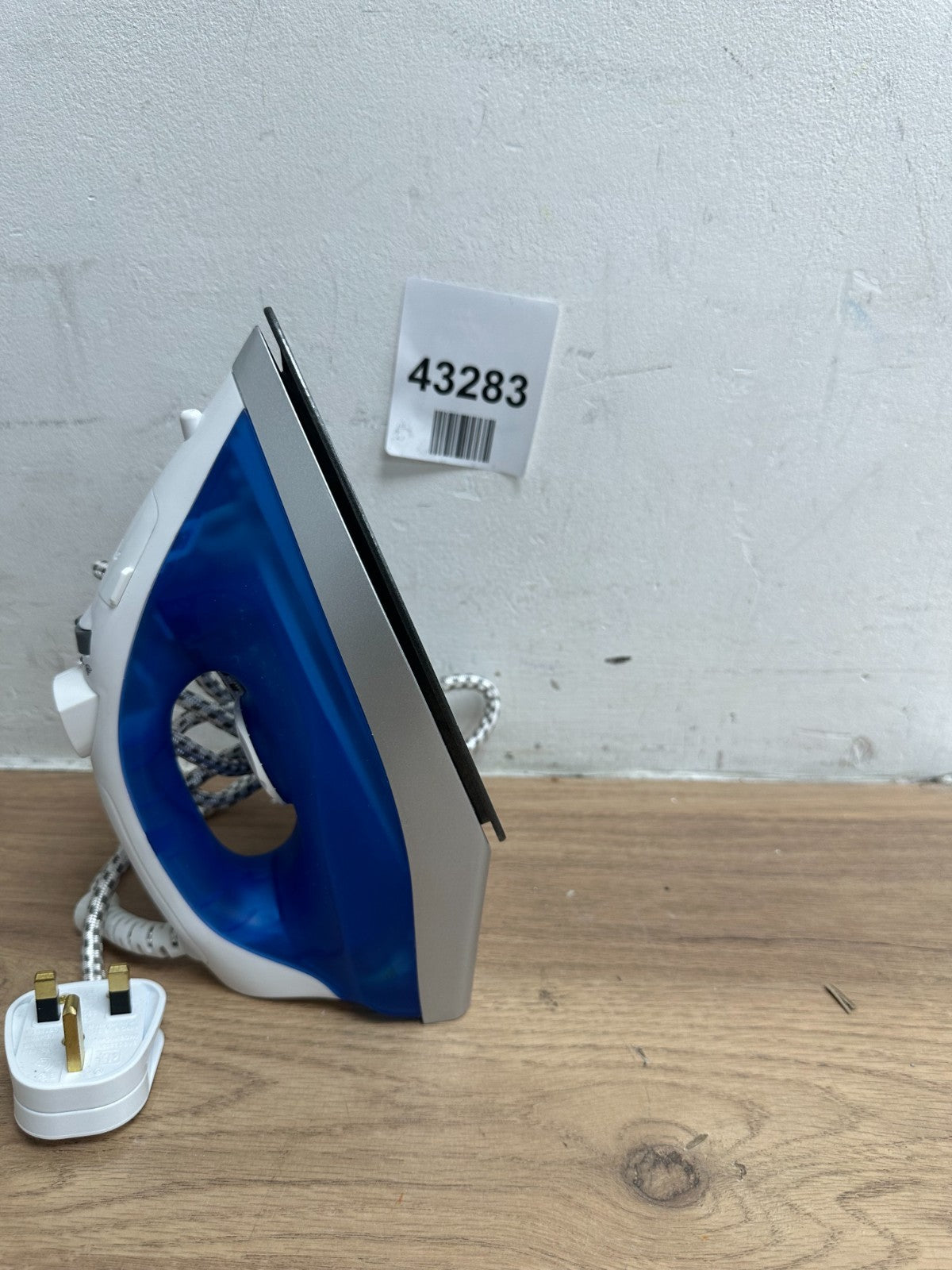 STATUS Memphis Steam Iron, Ceramic Soleplate Clothes Iron