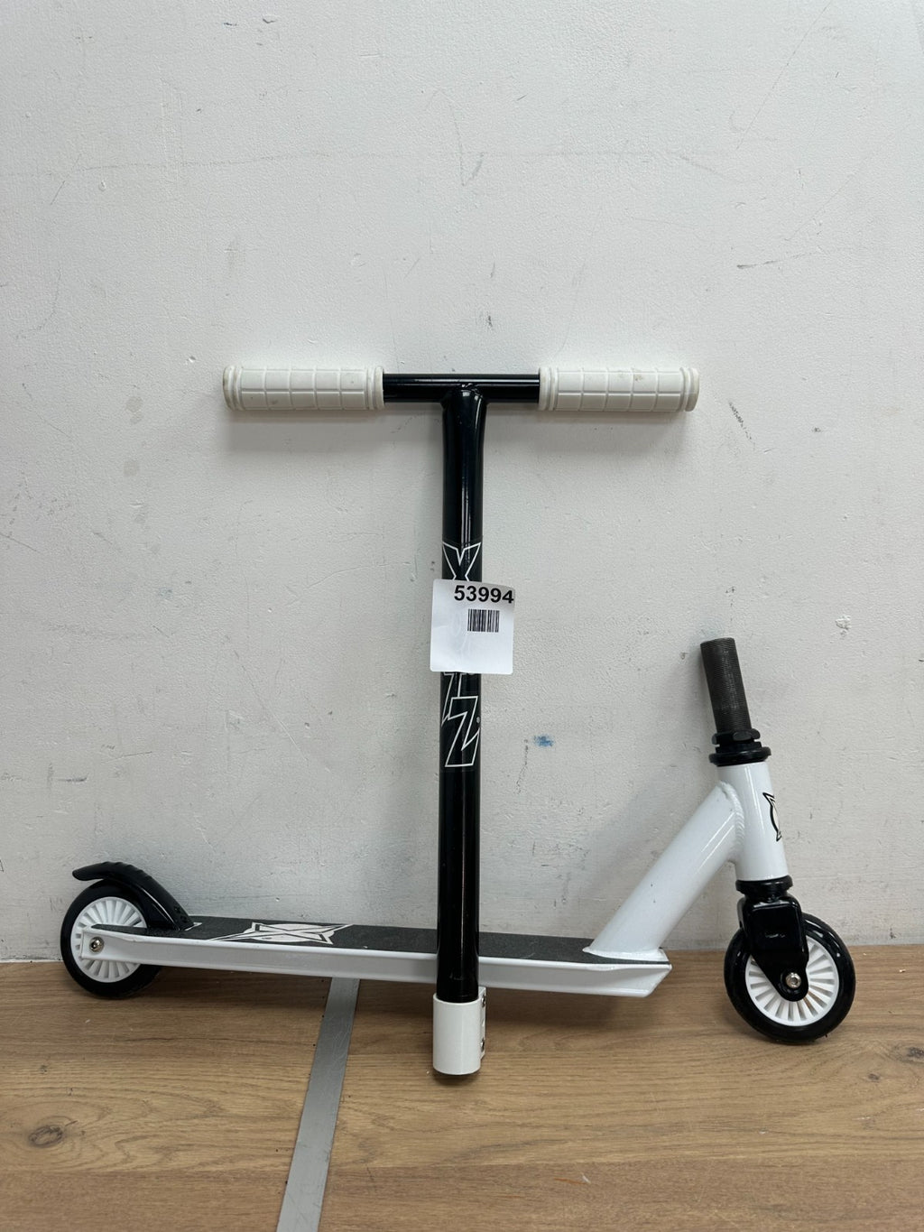 Xootz Stunt Scooter - Invert White | Wilko