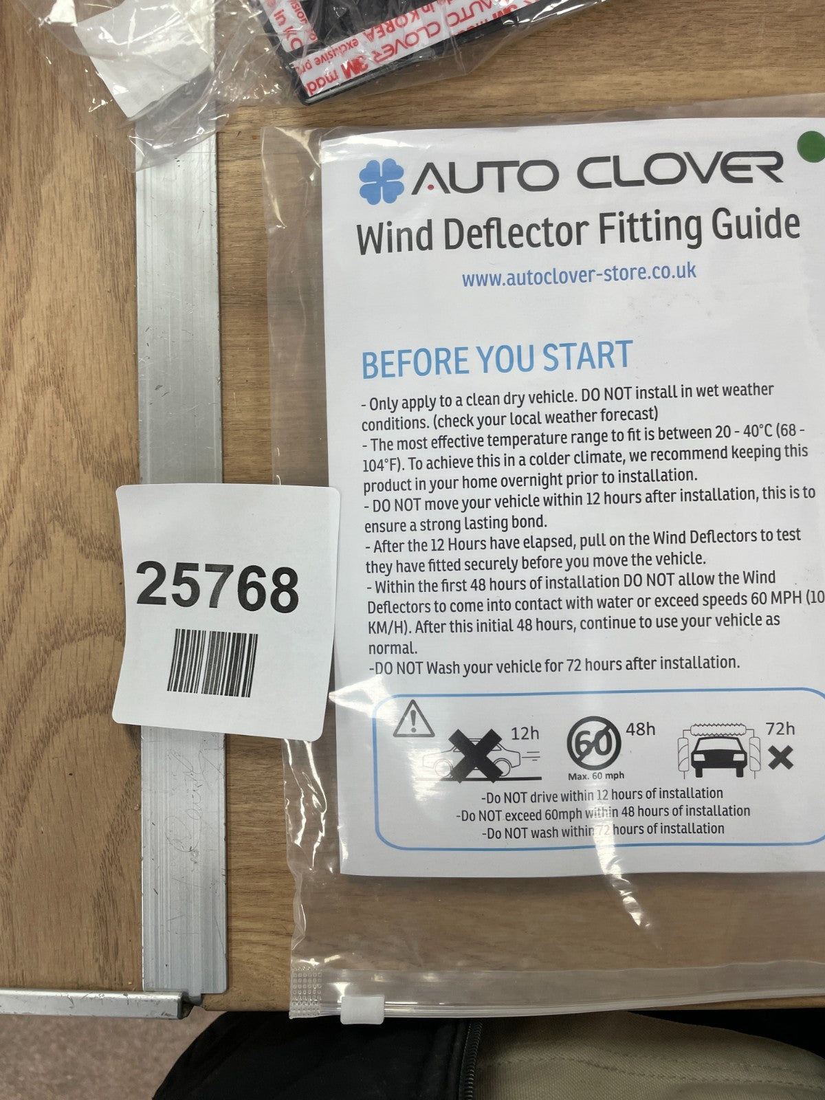 Auto clover wind deflector