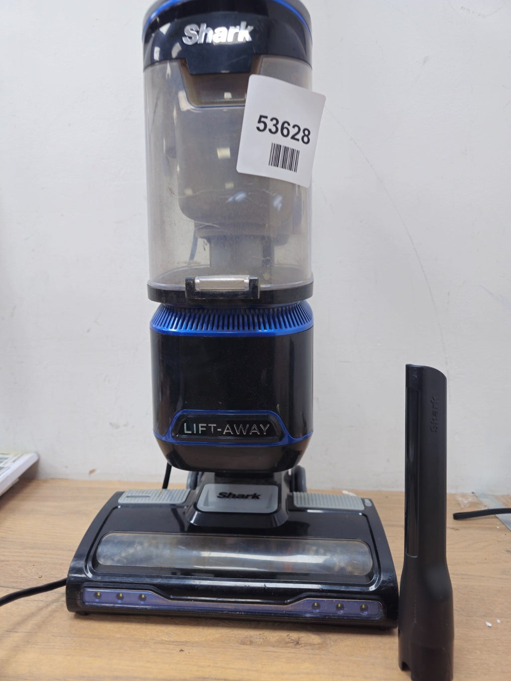 Shark NV602UK Lift-Away Upright Vacuum Cleaner - Black/Blue