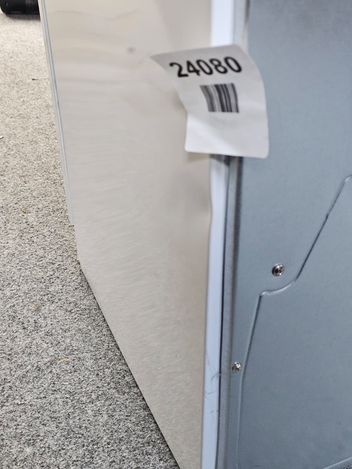 Hotpoint NV4D01P 4kg Freestanding Front Vented Tumble Dryer - Minor dents — New (other) (photo 10)