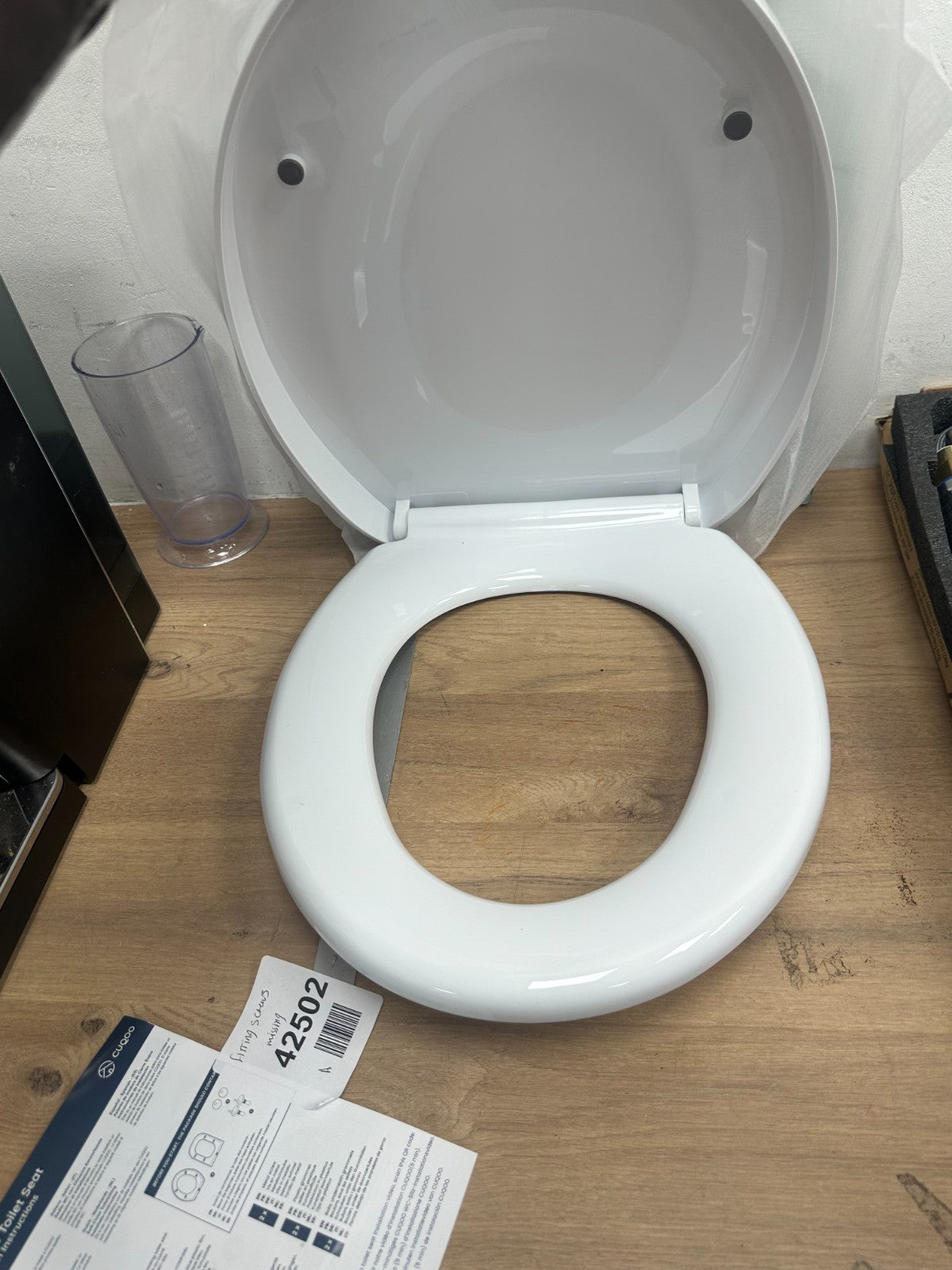 CUQOO Oval Toilet Seat Soft Close with Quick Release Hinges - Adjustable White