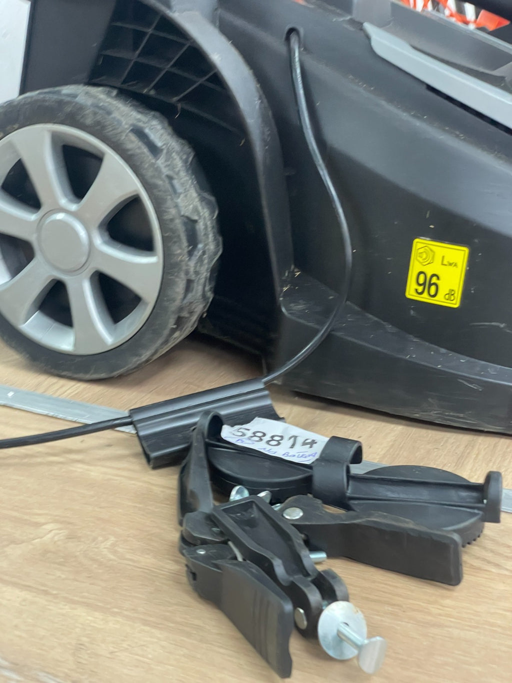 Yard force 40v cordless lawnmower battery quick charger LM G34A- No battery — Used (photo 7)