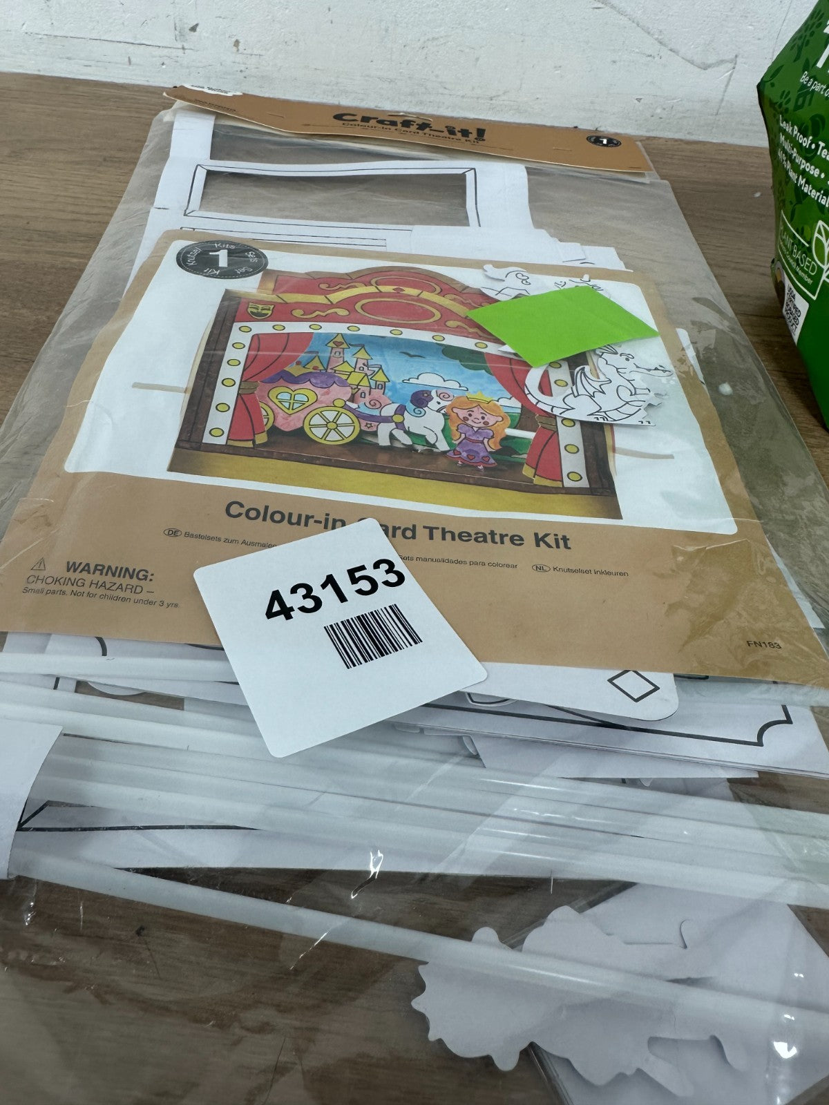Baker Ross FN183 Colour-in Card Theatre Kit