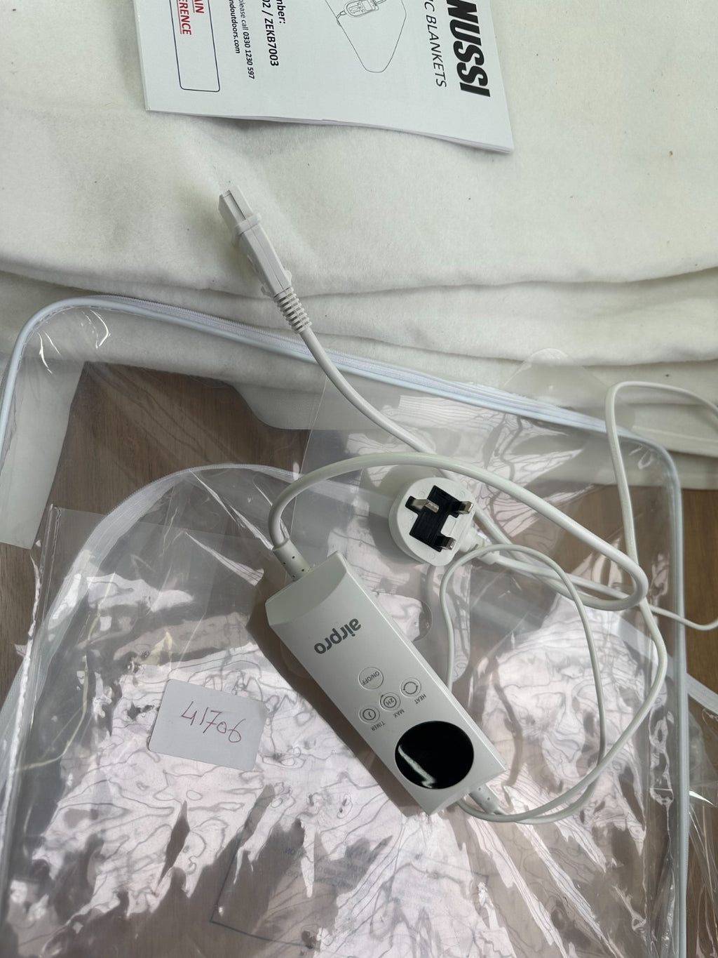 Zanussi ZESB7001 60W Single Electric Blanket - White