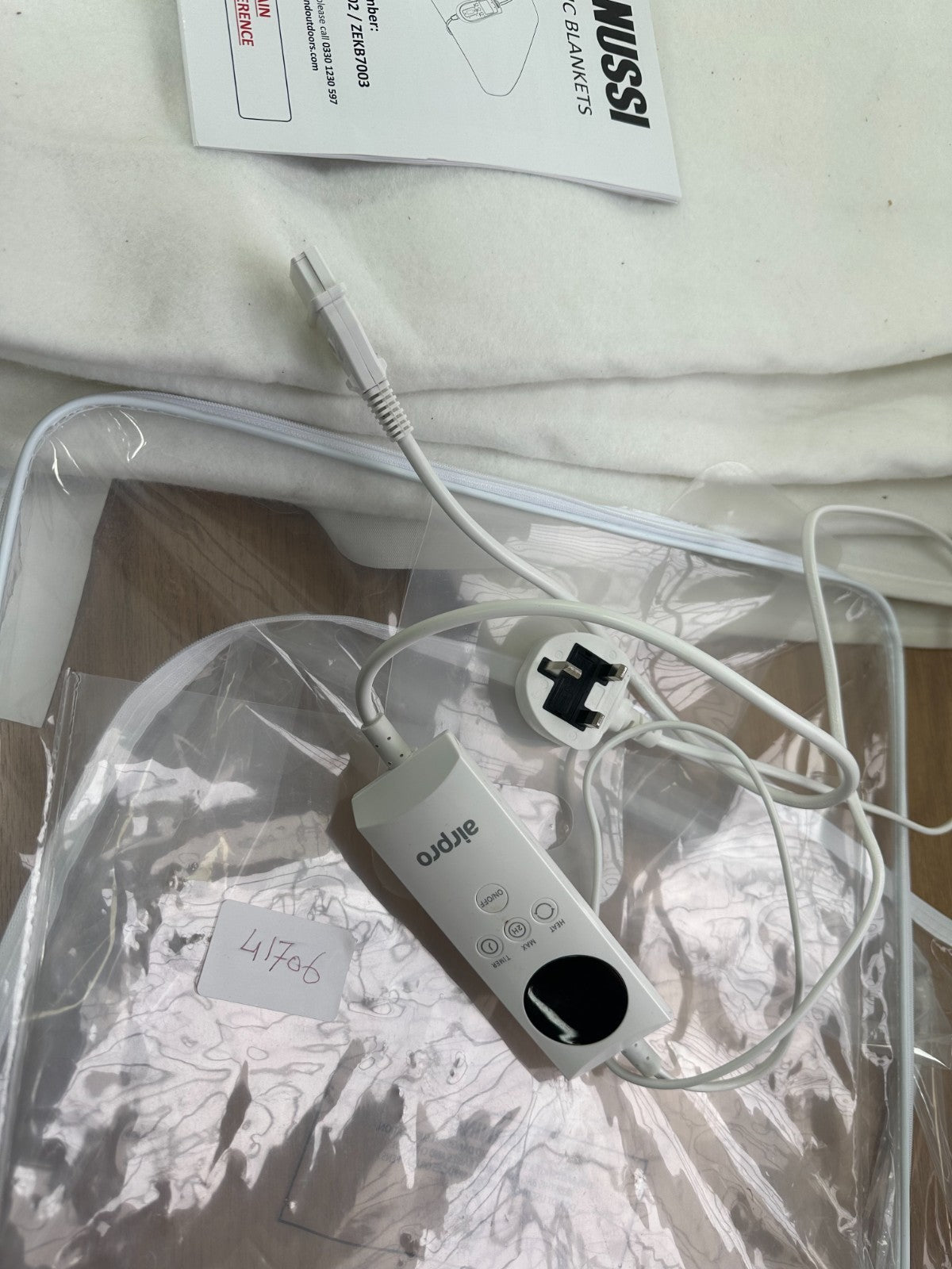 Zanussi ZESB7001 60W Single Electric Blanket - White