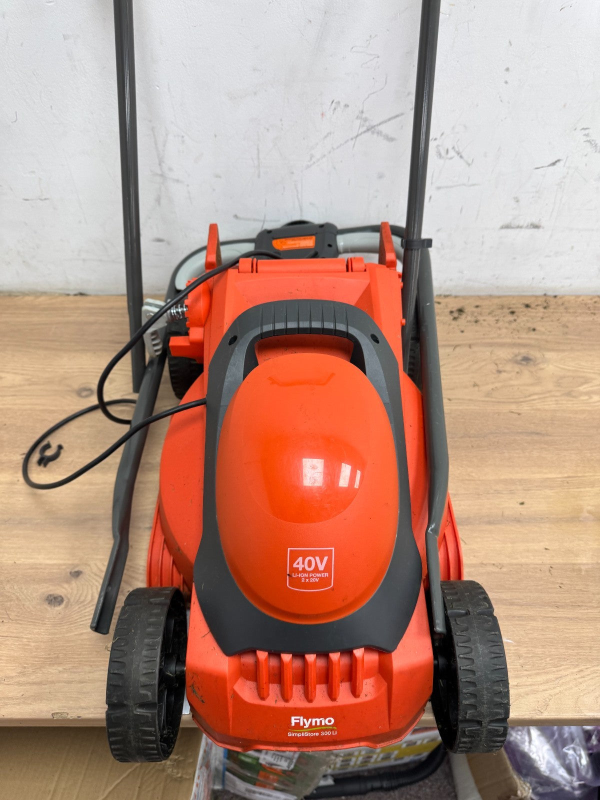 FLYMO SimpliStore 300Li Cordless Lawnmower 40V - No grassbox and missing parts