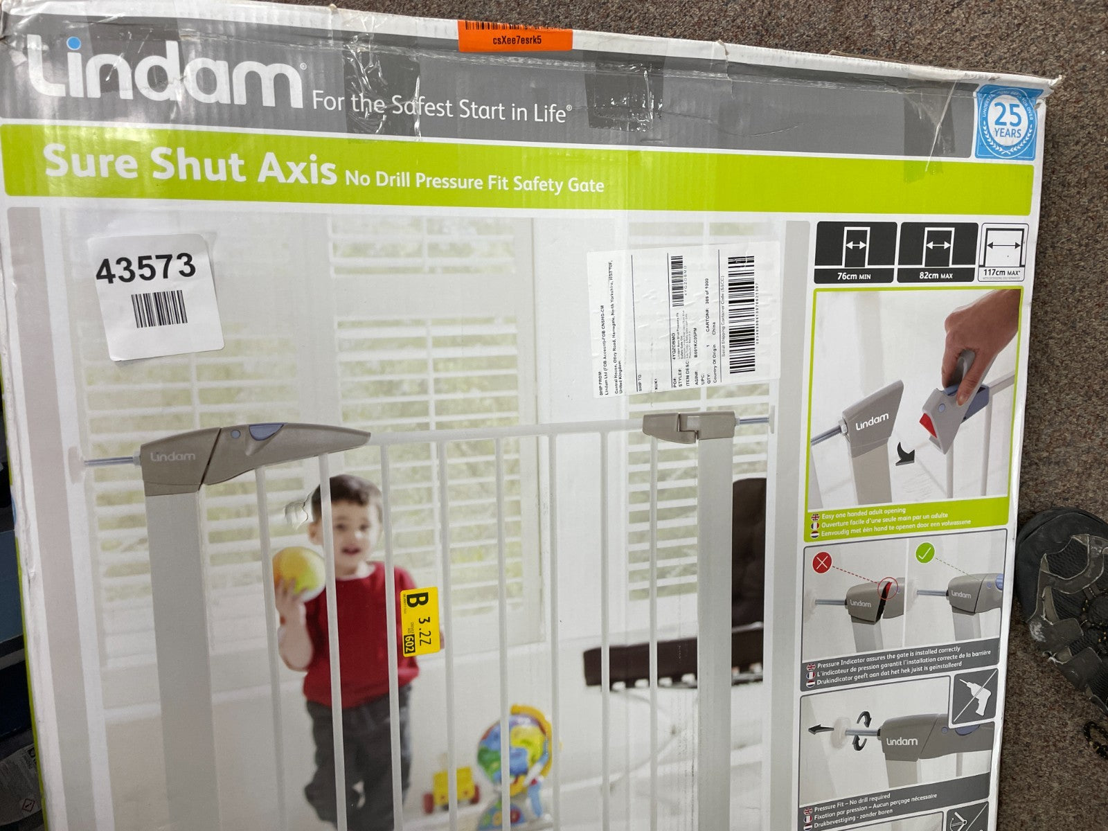 Lindam Sure Shut Axis 76-82cm Pressure Fit Safety Gate - White