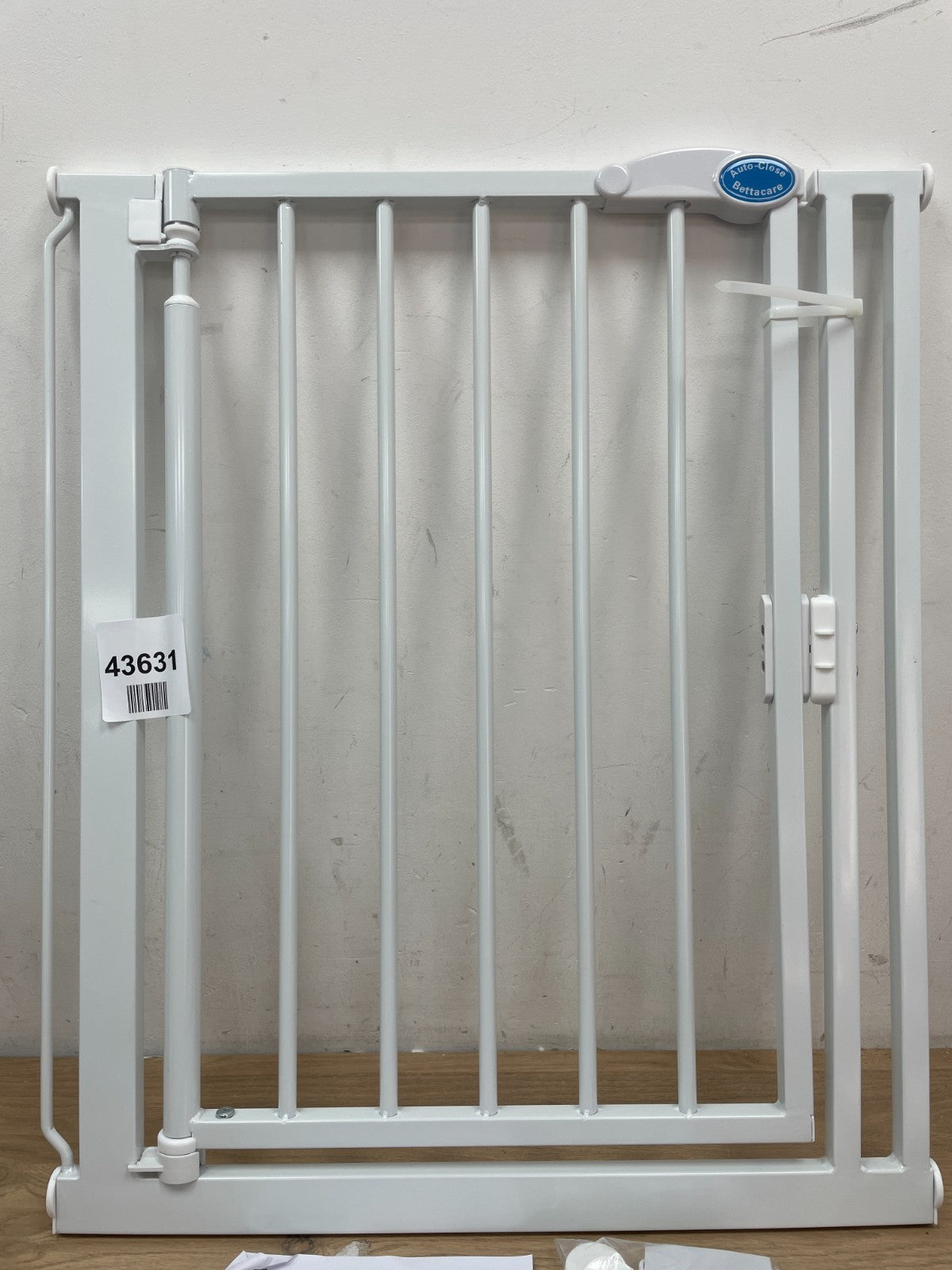 Bettacare Advanced Auto Close Pet Gate - White — New (other) (photo 3)