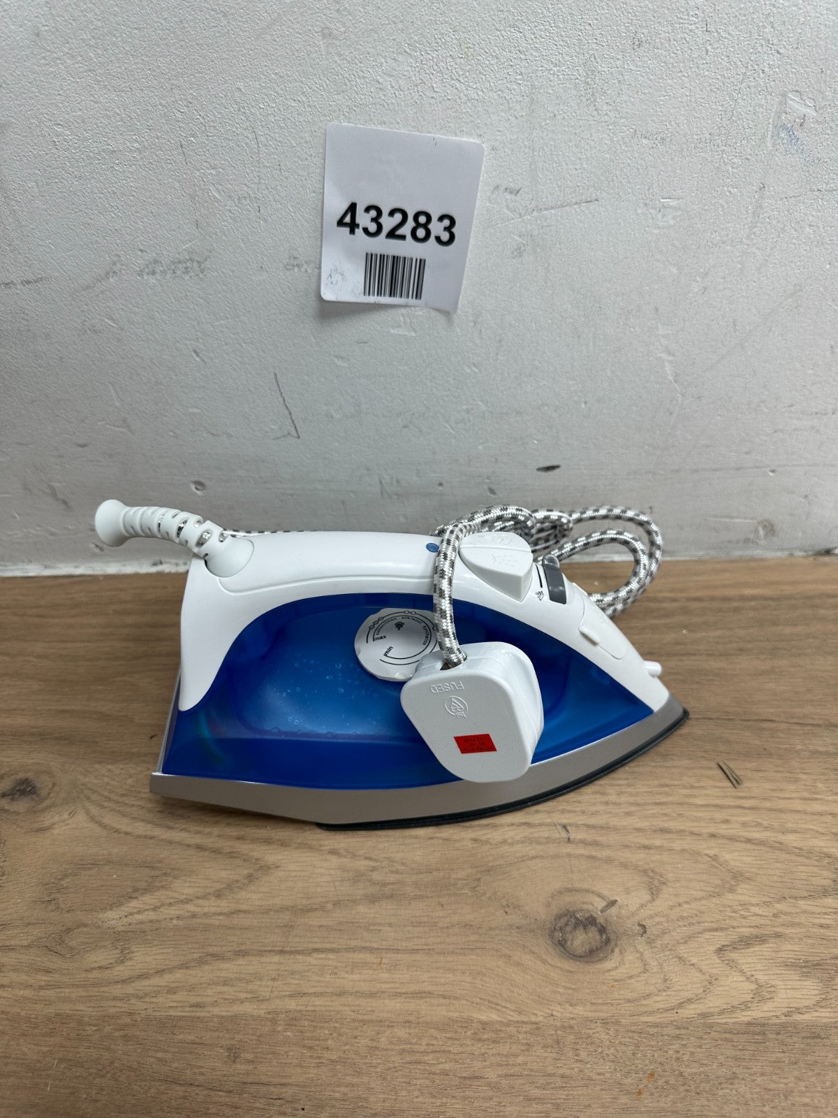 STATUS Memphis Steam Iron, Ceramic Soleplate Clothes Iron