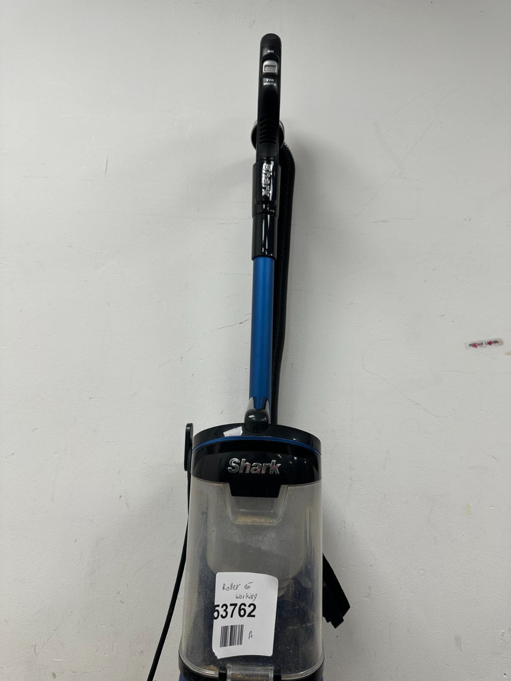 Shark NV602UK Lift-Away Upright Vacuum Cleaner - Black/Blue