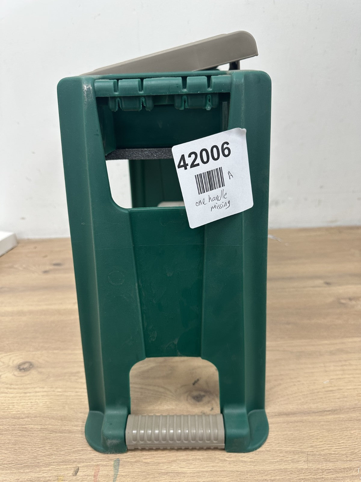 Draper 76763 Gardener's Plastic Kneeler Seat , Green- 1 handle missing — New (other) (photo 4)