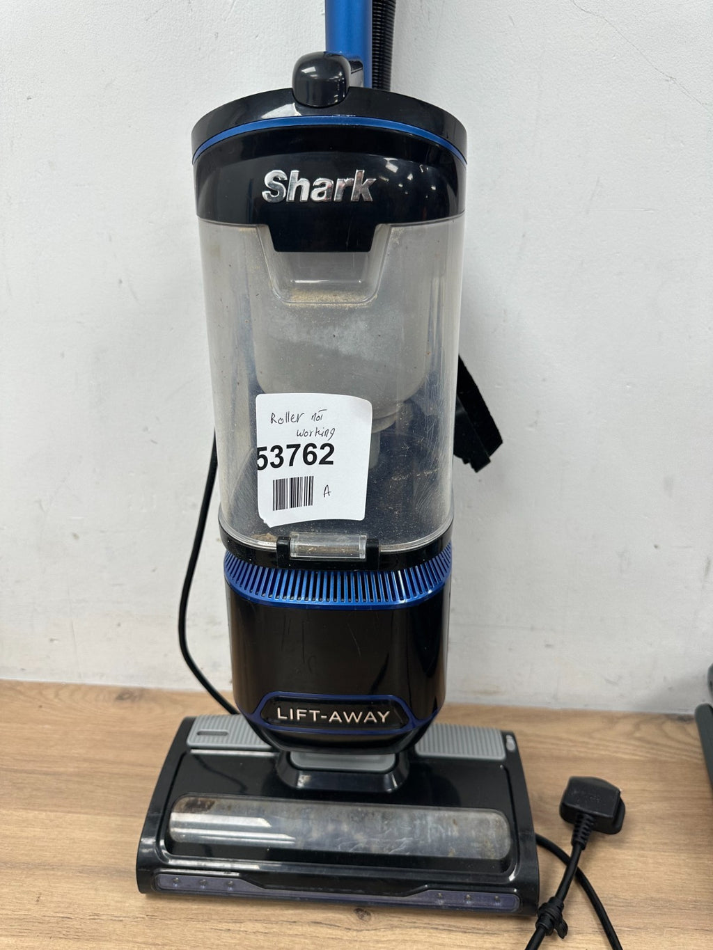 Shark NV602UK Lift-Away Upright Vacuum Cleaner - Black/Blue