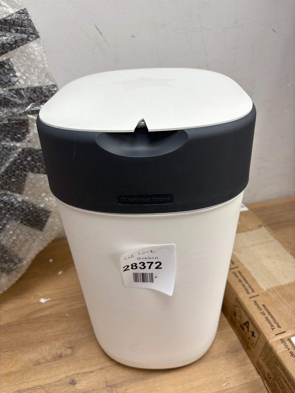 Tommee Tippee Twist and Click Advanced Nappy Bin- Lid lock broken