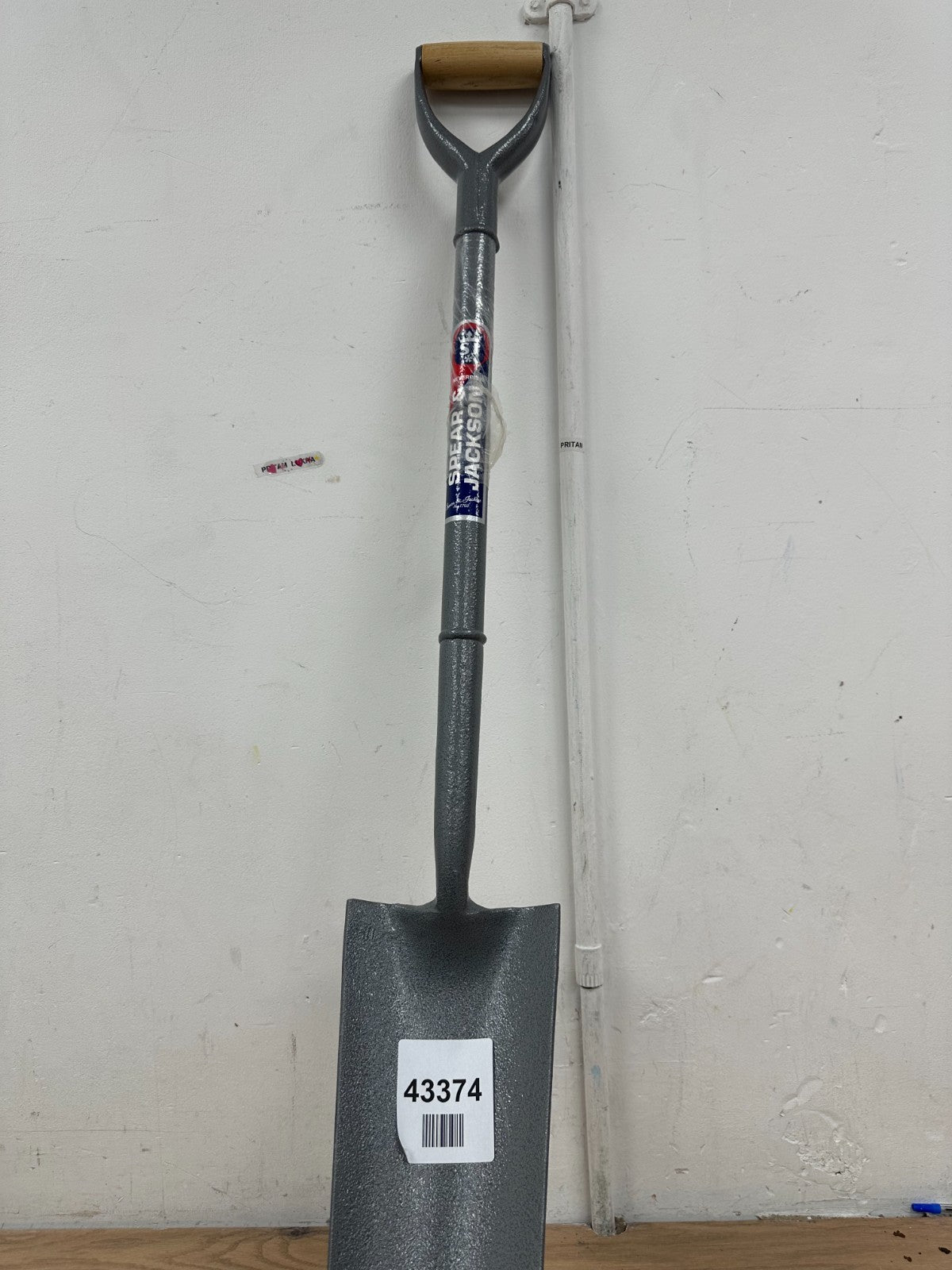Spear & Jackson Never Bend Newcastle Spade- Grey