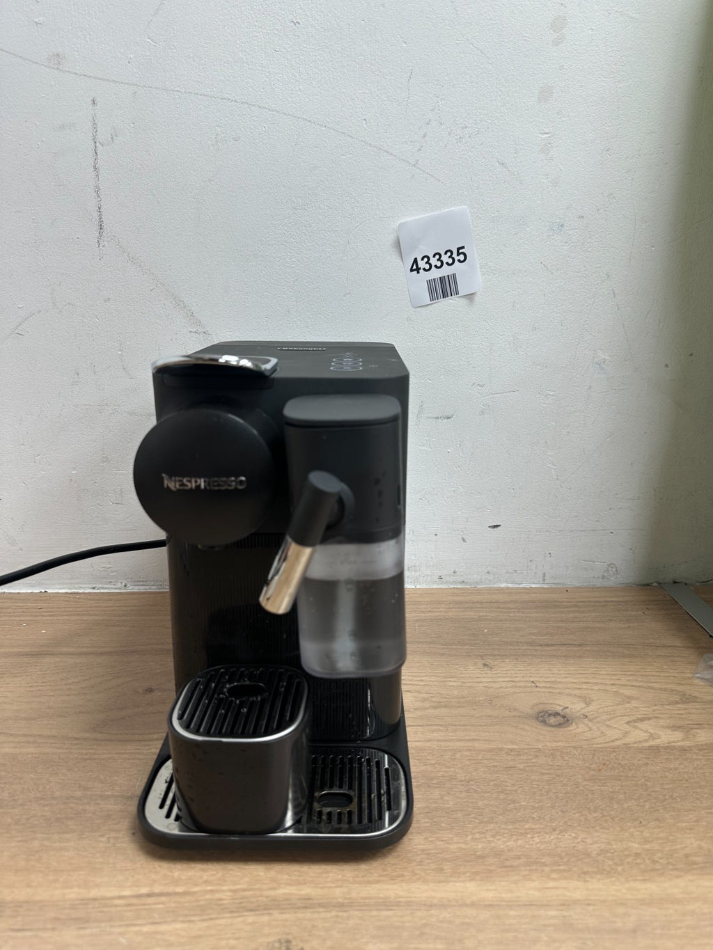 De'Longhi Lattissima Nespresso Capsule Coffee Machine