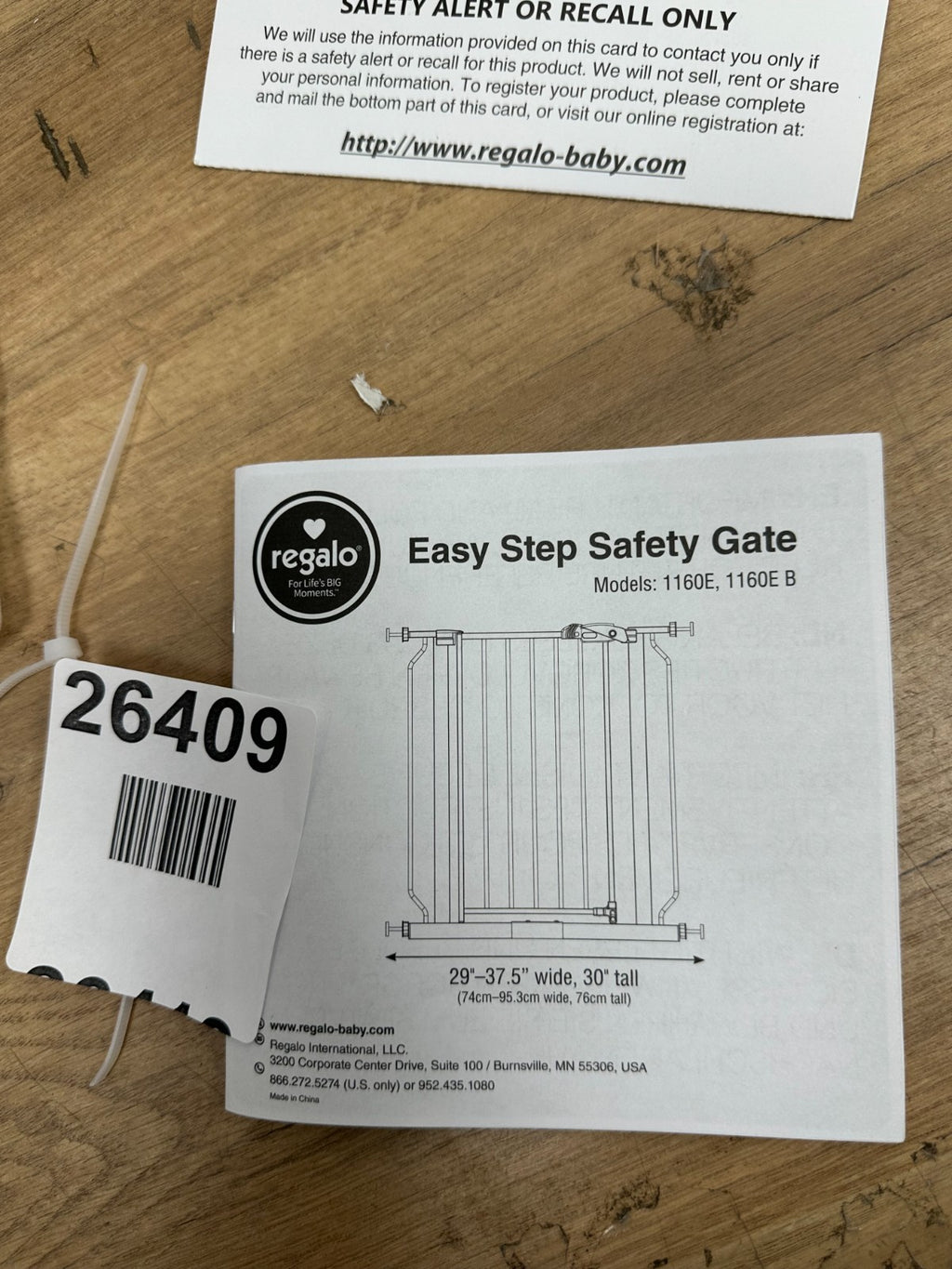 Regalo Baby stair gate/ door Gate 29–37.5" Wide White