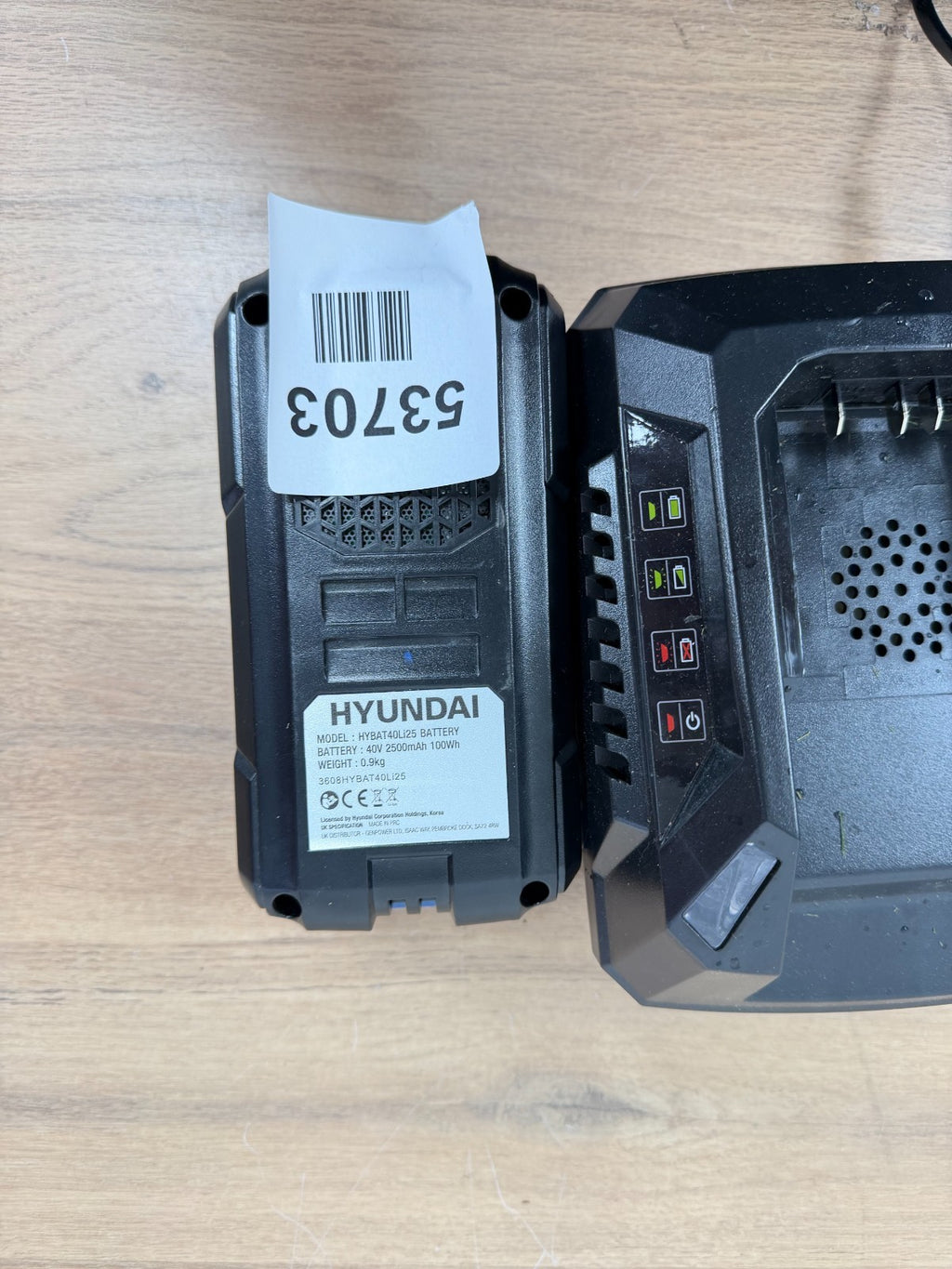 Hyundai HYBAT40Li25 Lithium-Ion Battery 40V 2.5Ah battery and charger