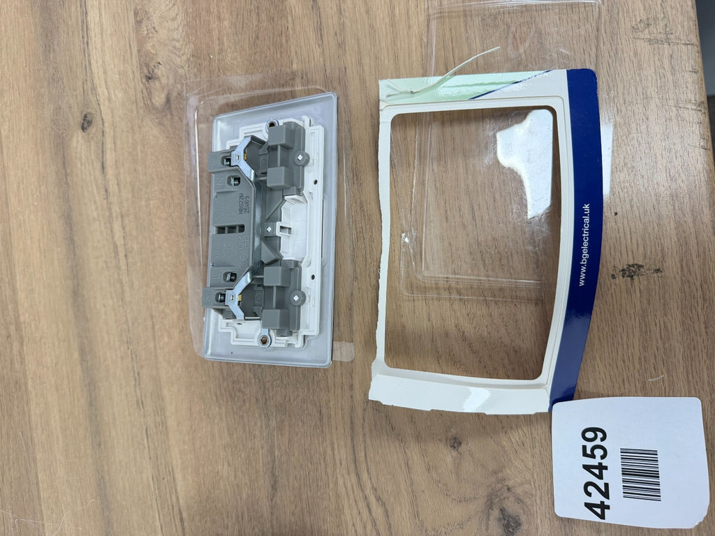 BG Nexus 2 Gang Switch Socket - Polished Chrome