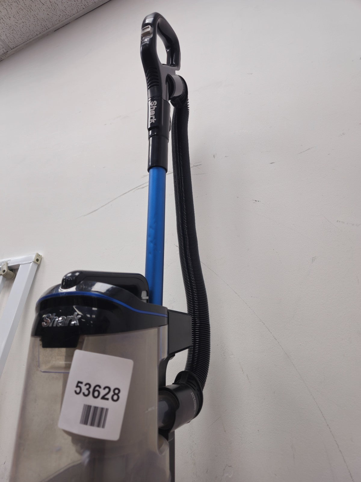 Shark NV602UK Lift-Away Upright Vacuum Cleaner - Black/Blue